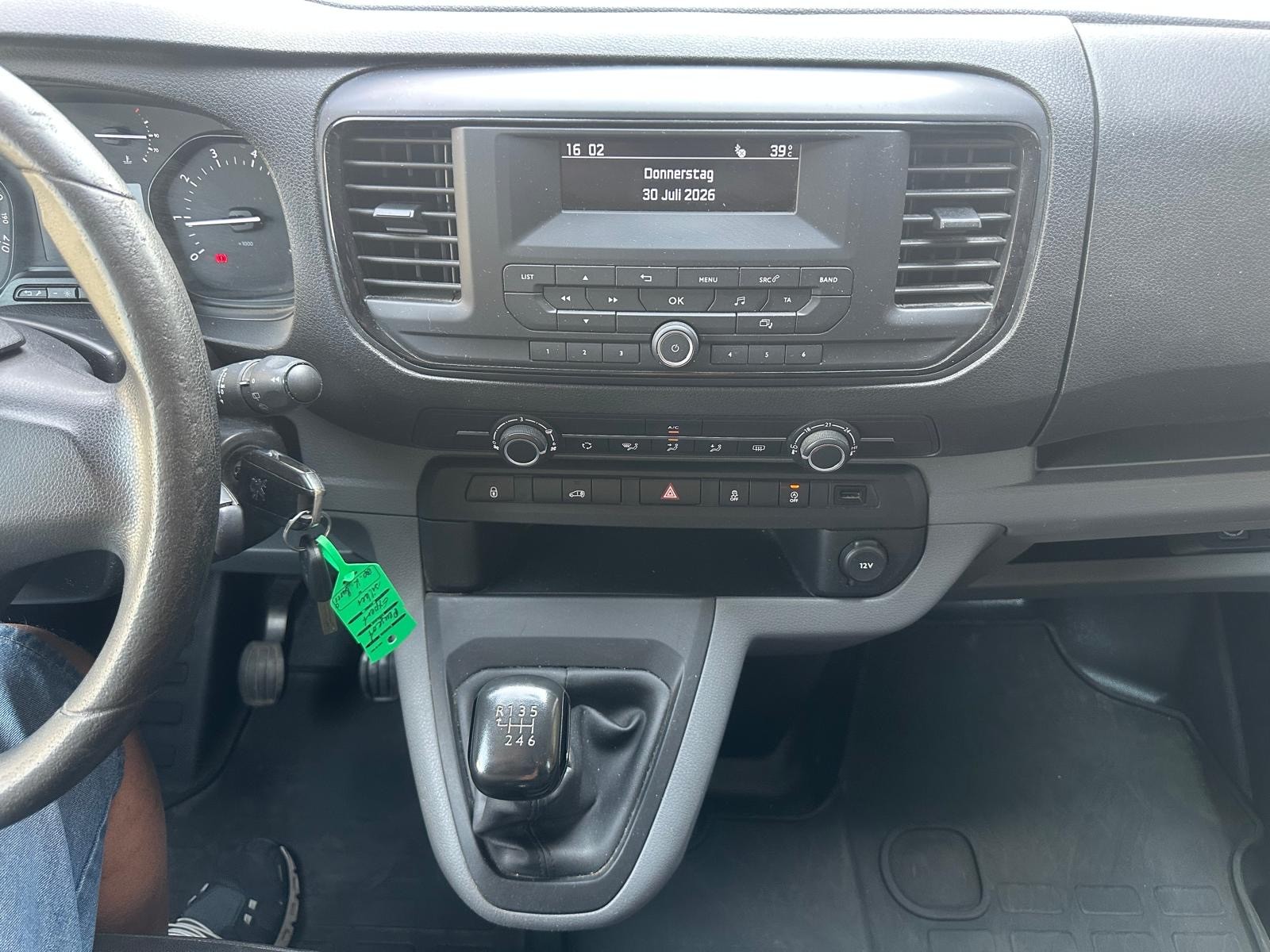 PEUGEOT Expert 2.0 BlueHDi 120 S&S Allure Standard-image-12