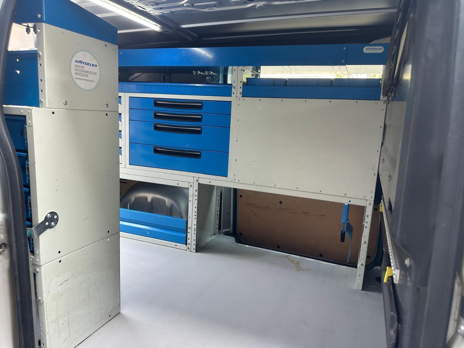 PEUGEOT Expert 2.0 BlueHDi 120 S&S Allure Standard-image-9