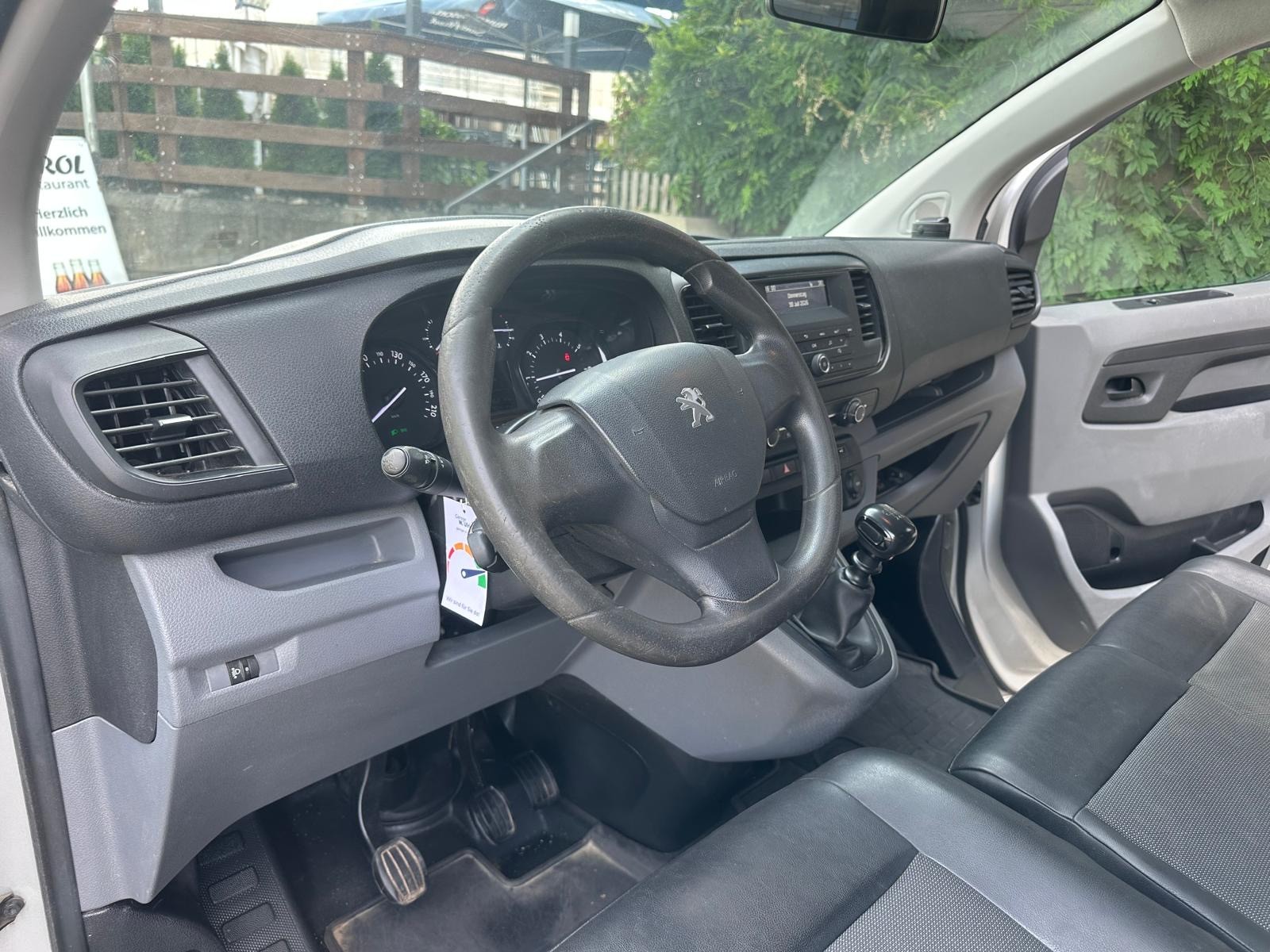 PEUGEOT Expert 2.0 BlueHDi 120 S&S Allure Standard-image-13
