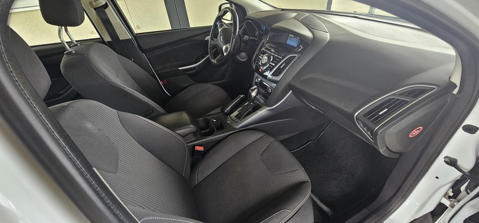FORD Focus 1.6i VCT Titanium PowerShift-image-8