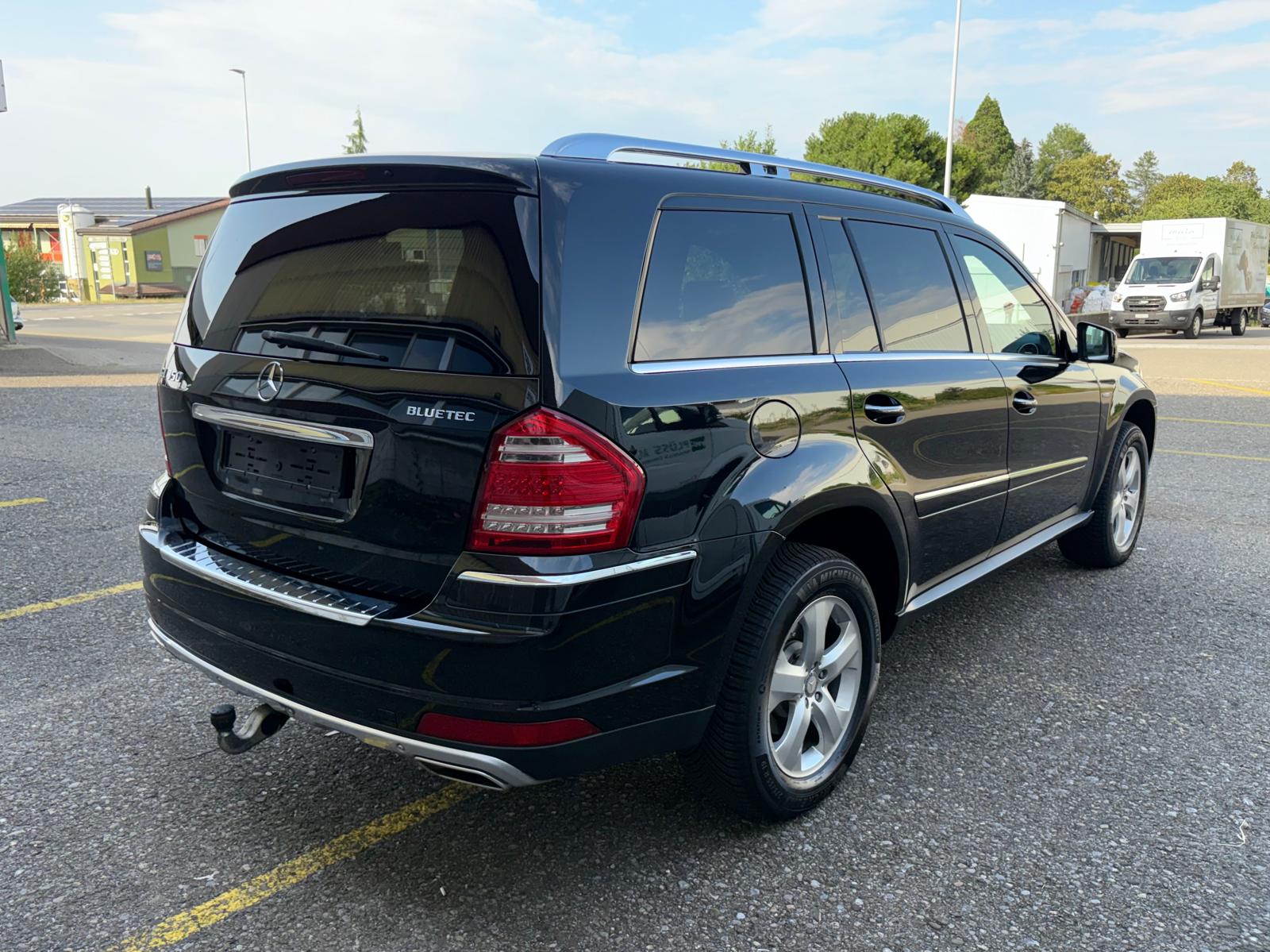 MERCEDES-BENZ GL 350 BlueTEC 4Matic 7-Platz AHK-image-2