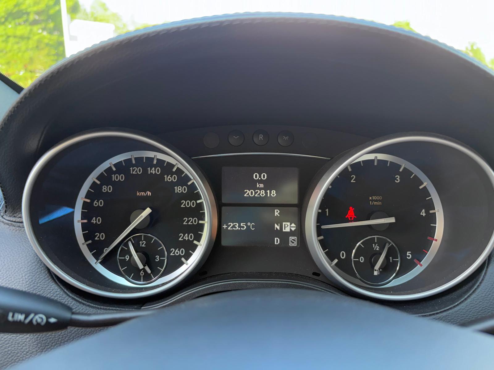 MERCEDES-BENZ GL 350 BlueTEC 4Matic 7-Platz AHK-image-15