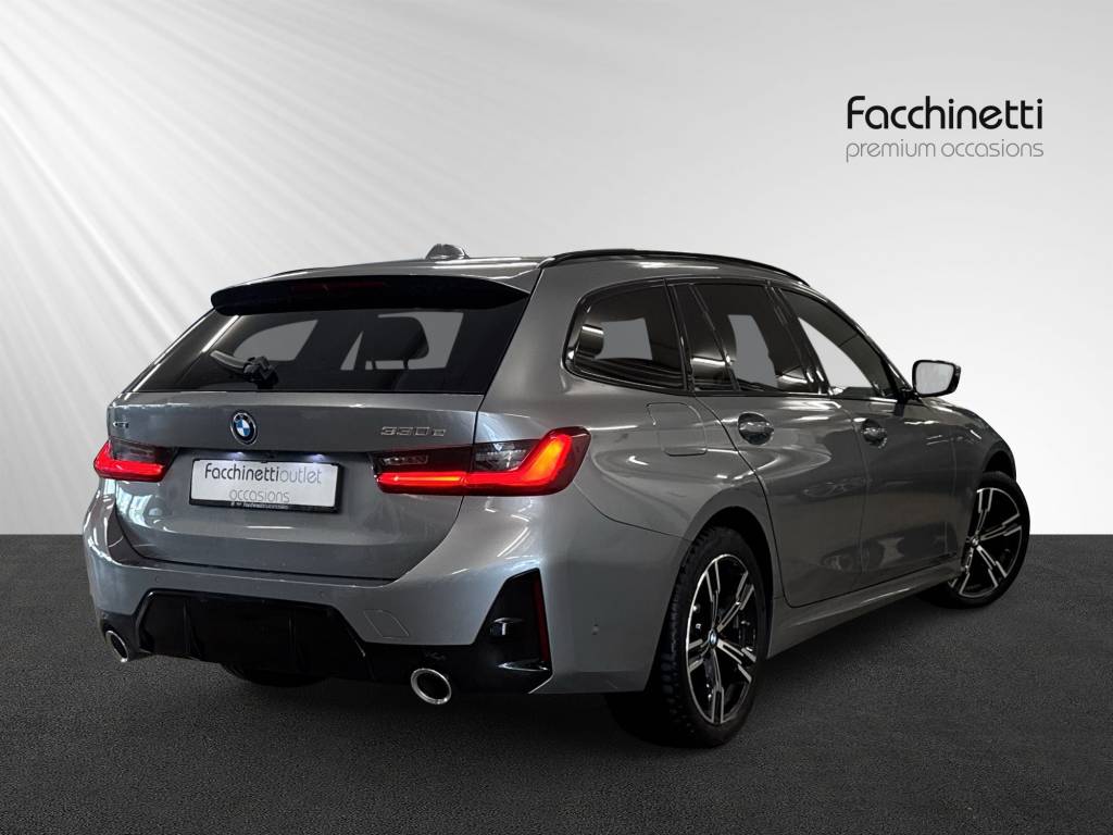 BMW 330e x DriveTouring Steptronic M Sport-image-3