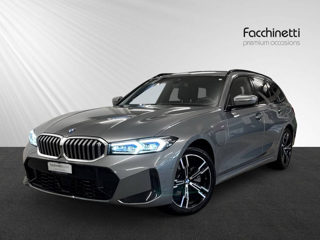 BMW 330e x DriveTouring Steptronic M Sport-image-0