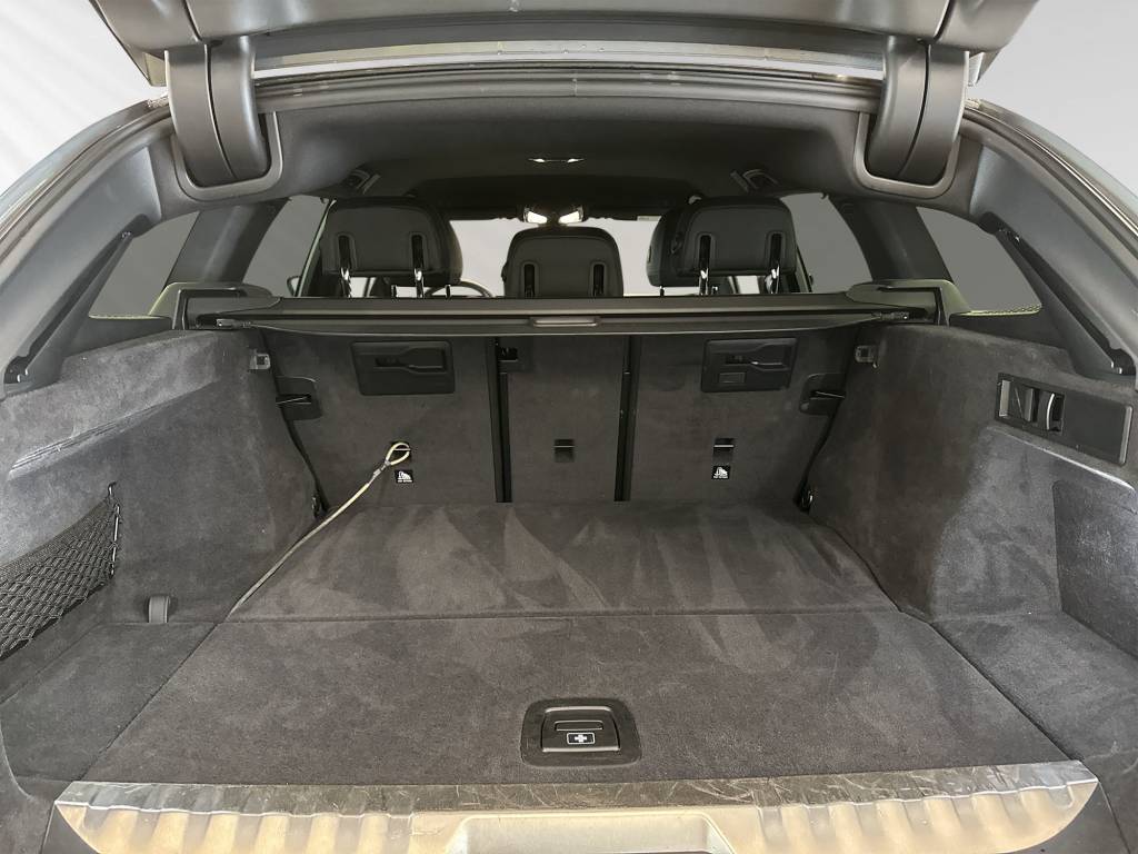 BMW 330e x DriveTouring Steptronic M Sport-image-8