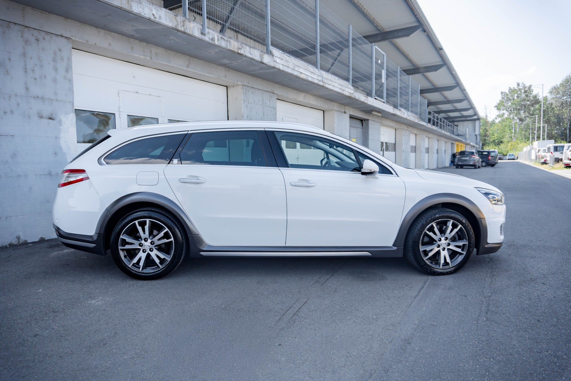 PEUGEOT 508 RXH 2.0 HDI Hybrid4 ETG6-image-1