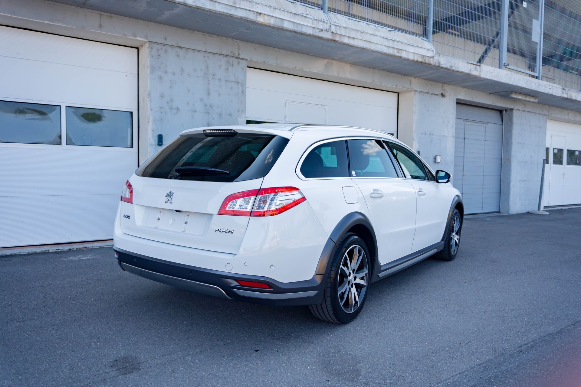 PEUGEOT 508 RXH 2.0 HDI Hybrid4 ETG6-image-2