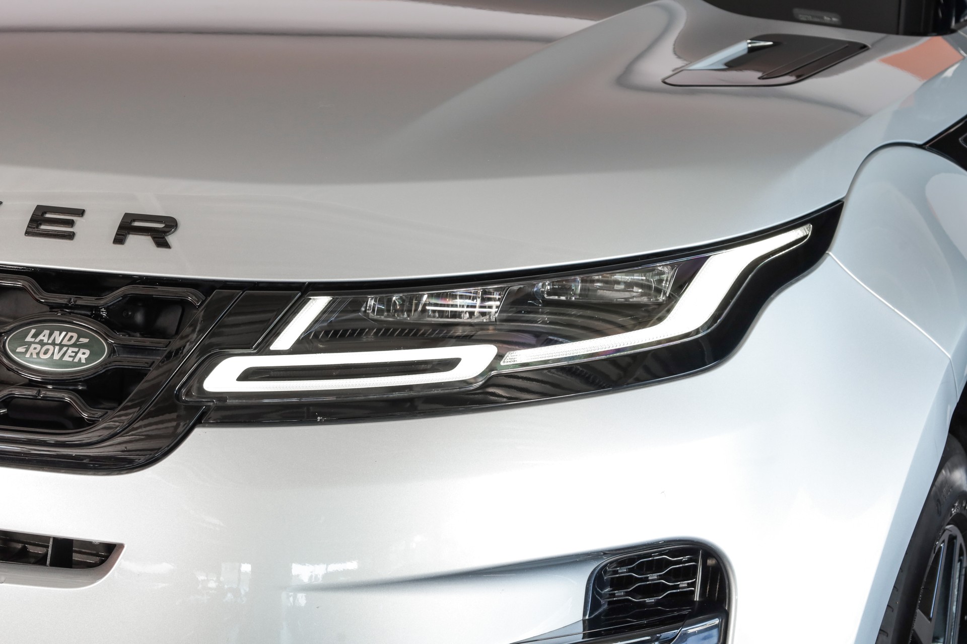 LAND ROVER Range Rover Evoque R-Dynamic P 300 HSE AT9-image-24