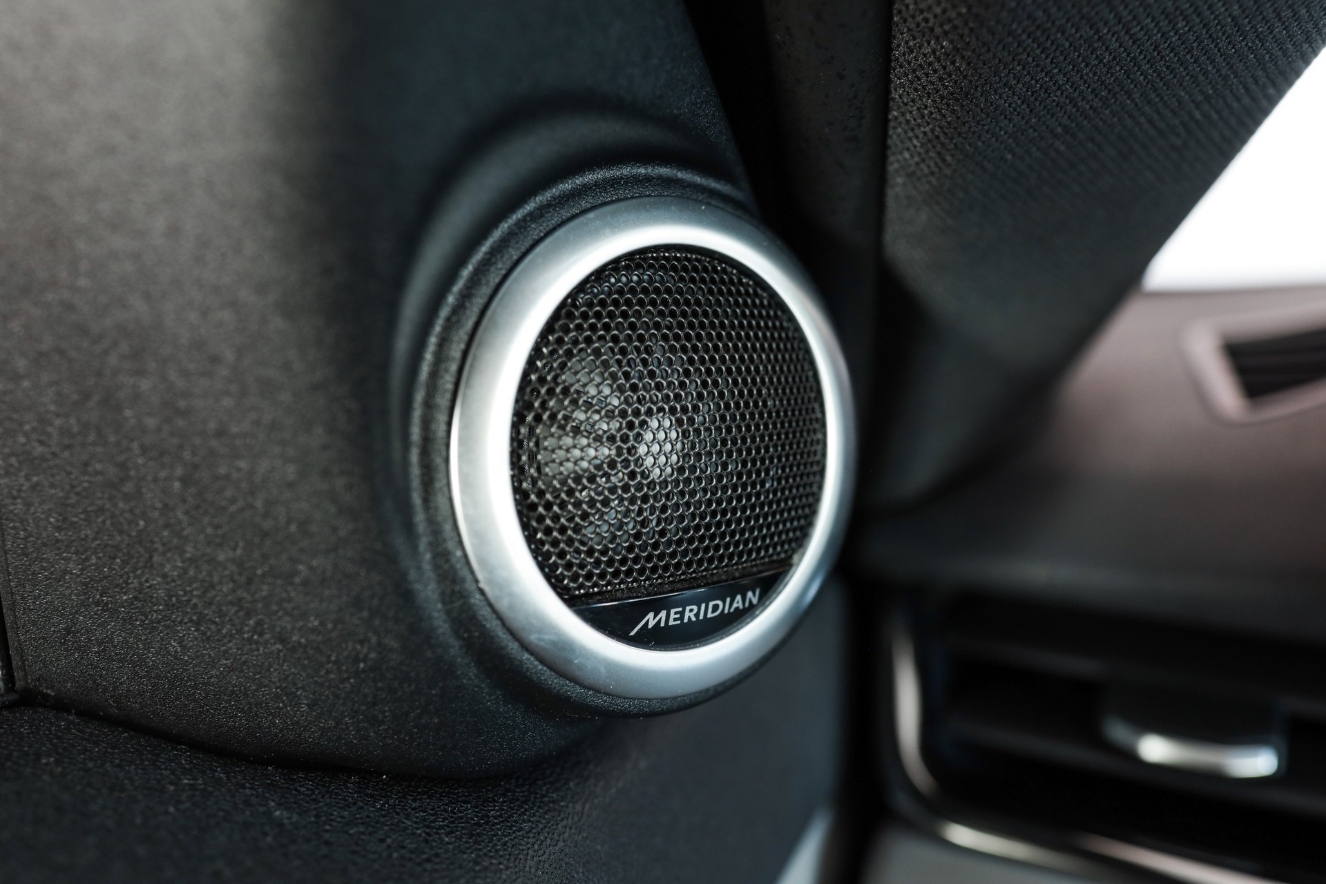 LAND ROVER Range Rover Evoque R-Dynamic P 300 HSE AT9-image-22