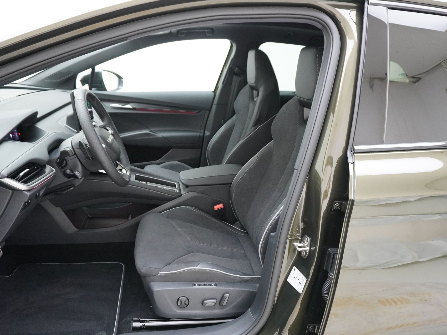 SKODA Enyaq iV 85x SportLine MAXX-image-12