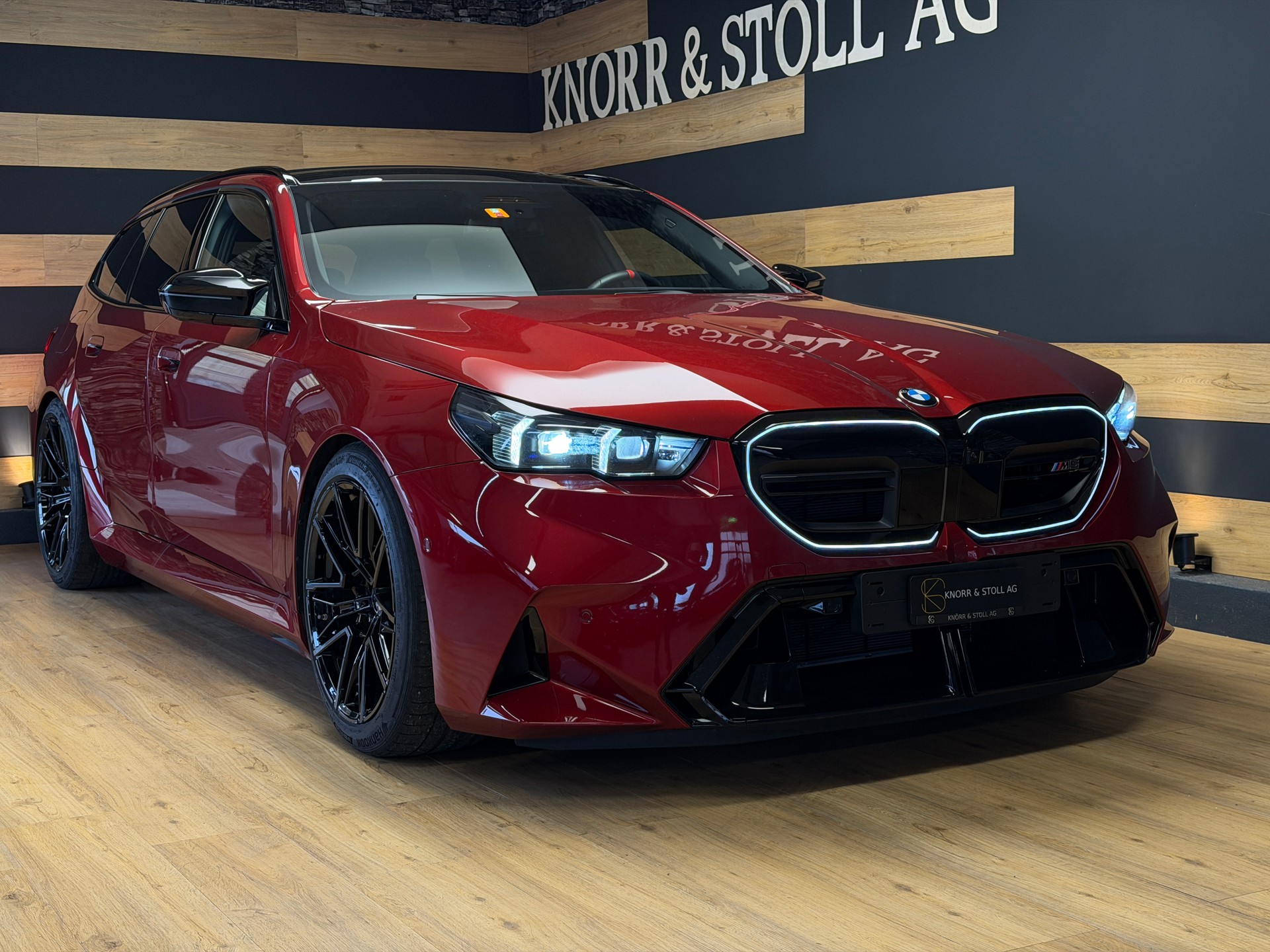 BMW M5 xDrive Touring-image-1