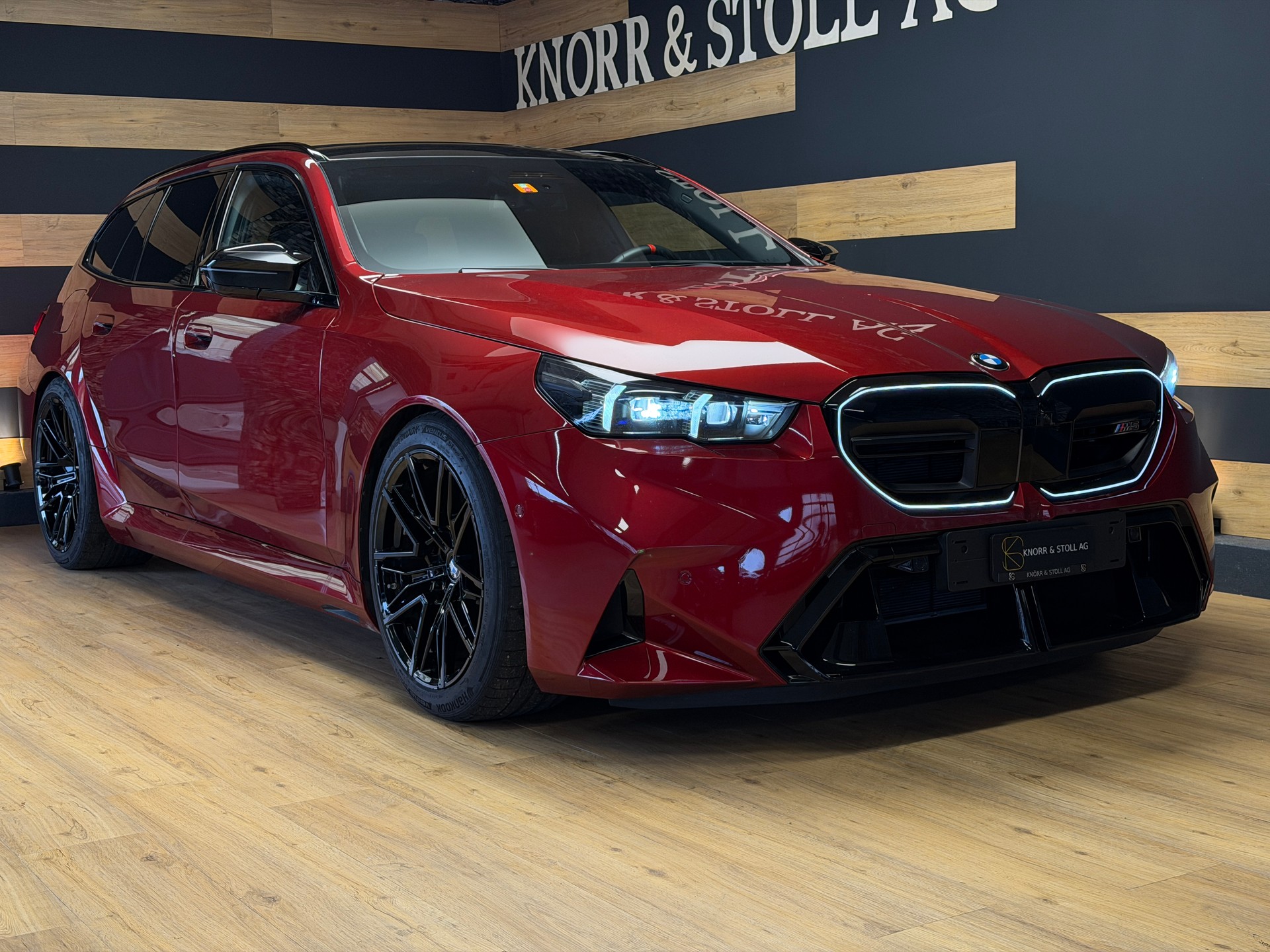BMW M5 xDrive Touring-image-0