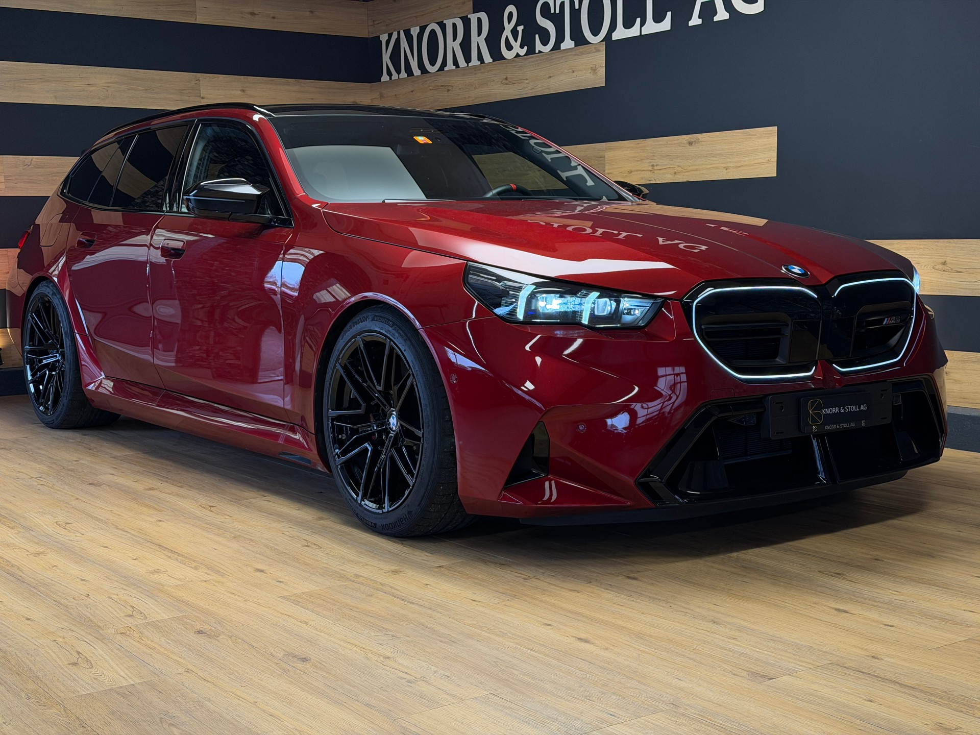 BMW M5 xDrive Touring-image-2