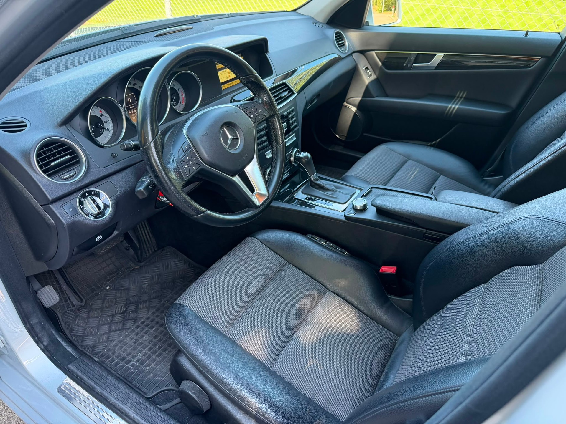 MERCEDES-BENZ C 200 Avantgarde 7G-Tronic-image-6
