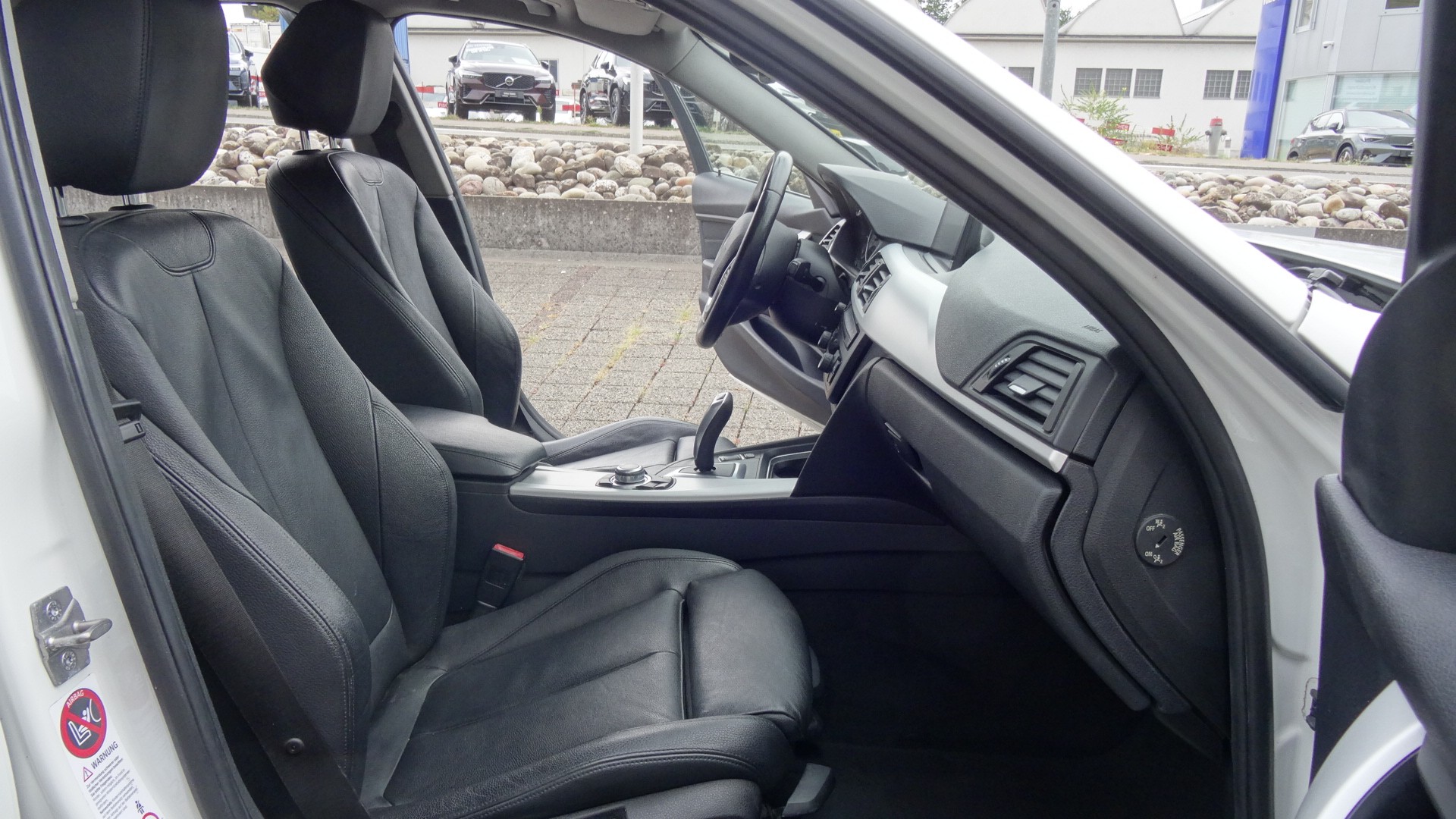 BMW 320i xDrive Sport Line Steptronic-image-10