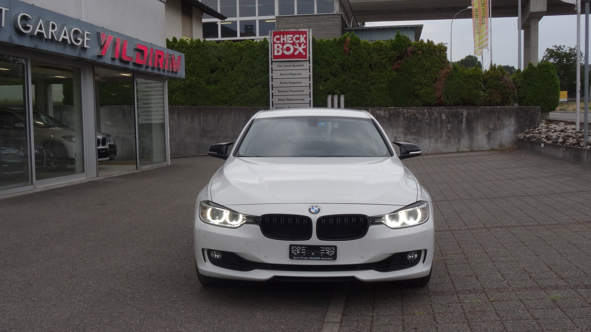 BMW 320i xDrive Sport Line Steptronic-image-1