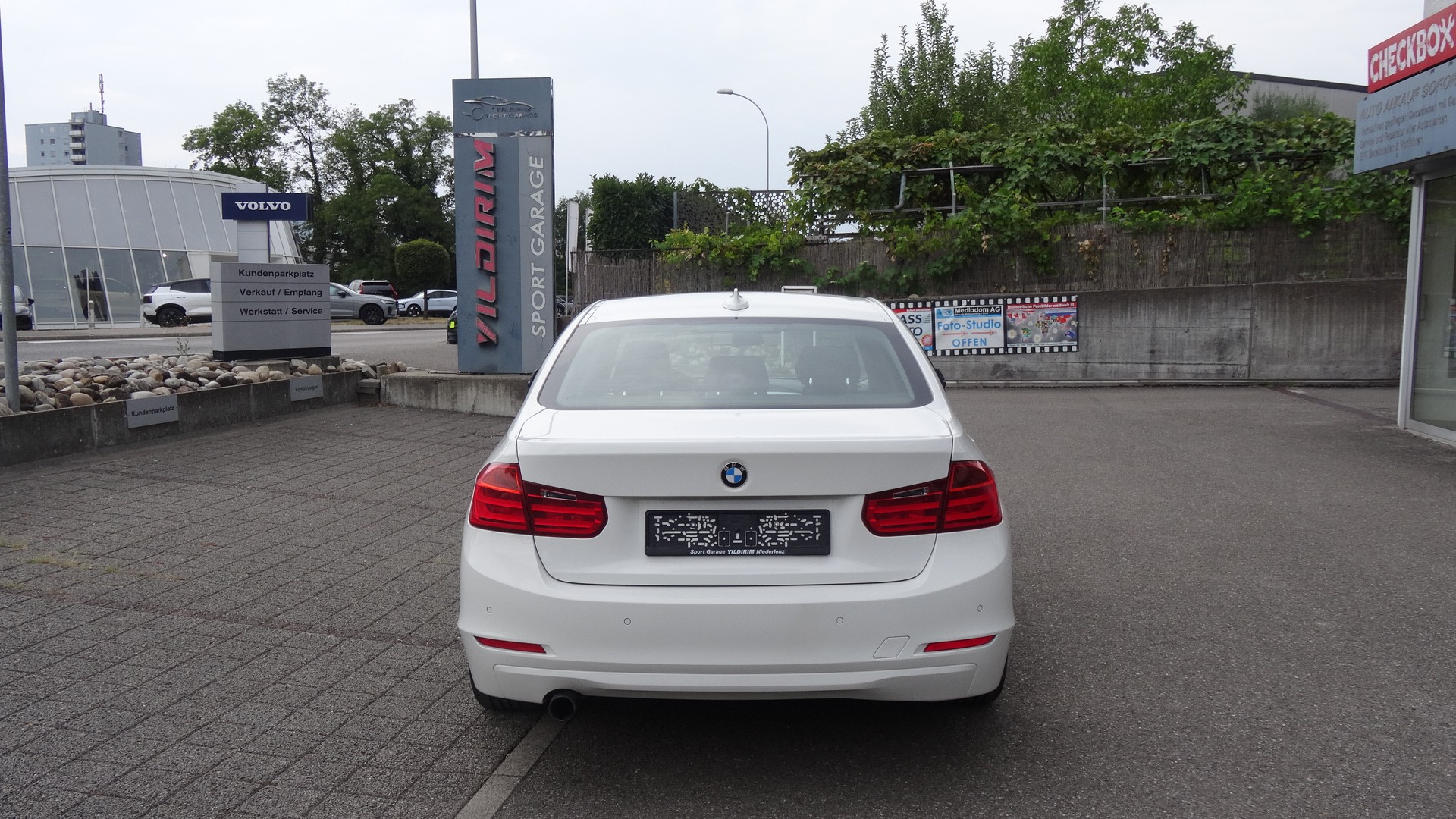 BMW 320i xDrive Sport Line Steptronic-image-5