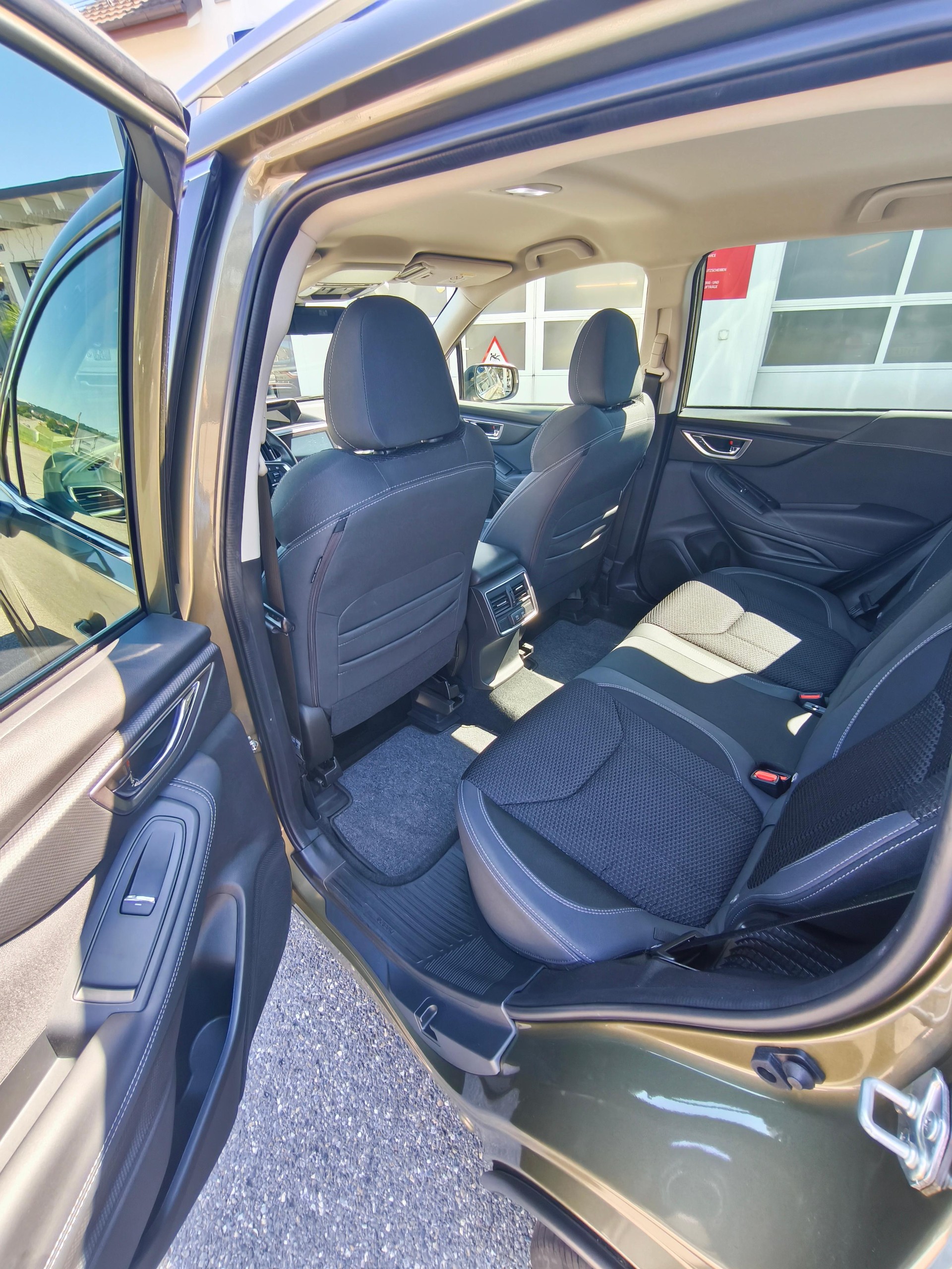 SUBARU Forester Station 2.0i e-Boxer Swiss Plus-image-8