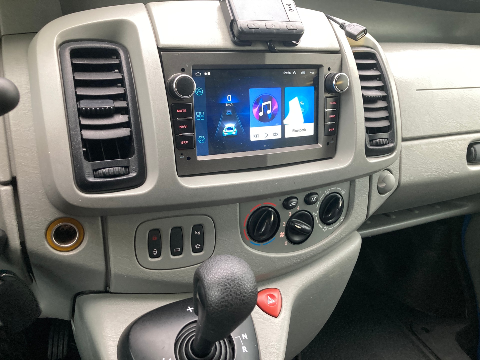 OPEL Vivaro 2.5 CDTI 2.7t L1H1 9 Plätzer Automat-image-9