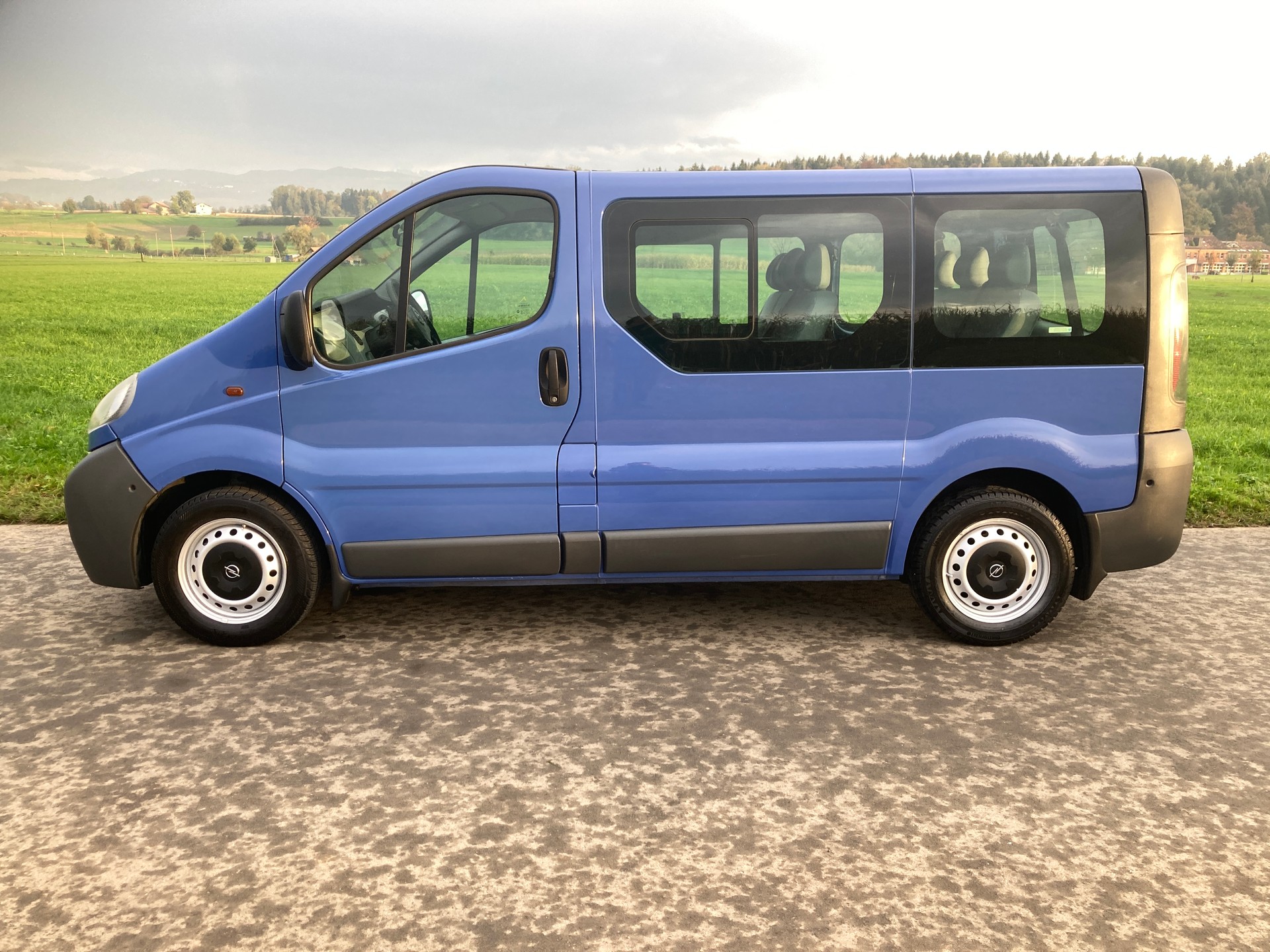 OPEL Vivaro 2.5 CDTI 2.7t L1H1 9 Plätzer Automat-image-4