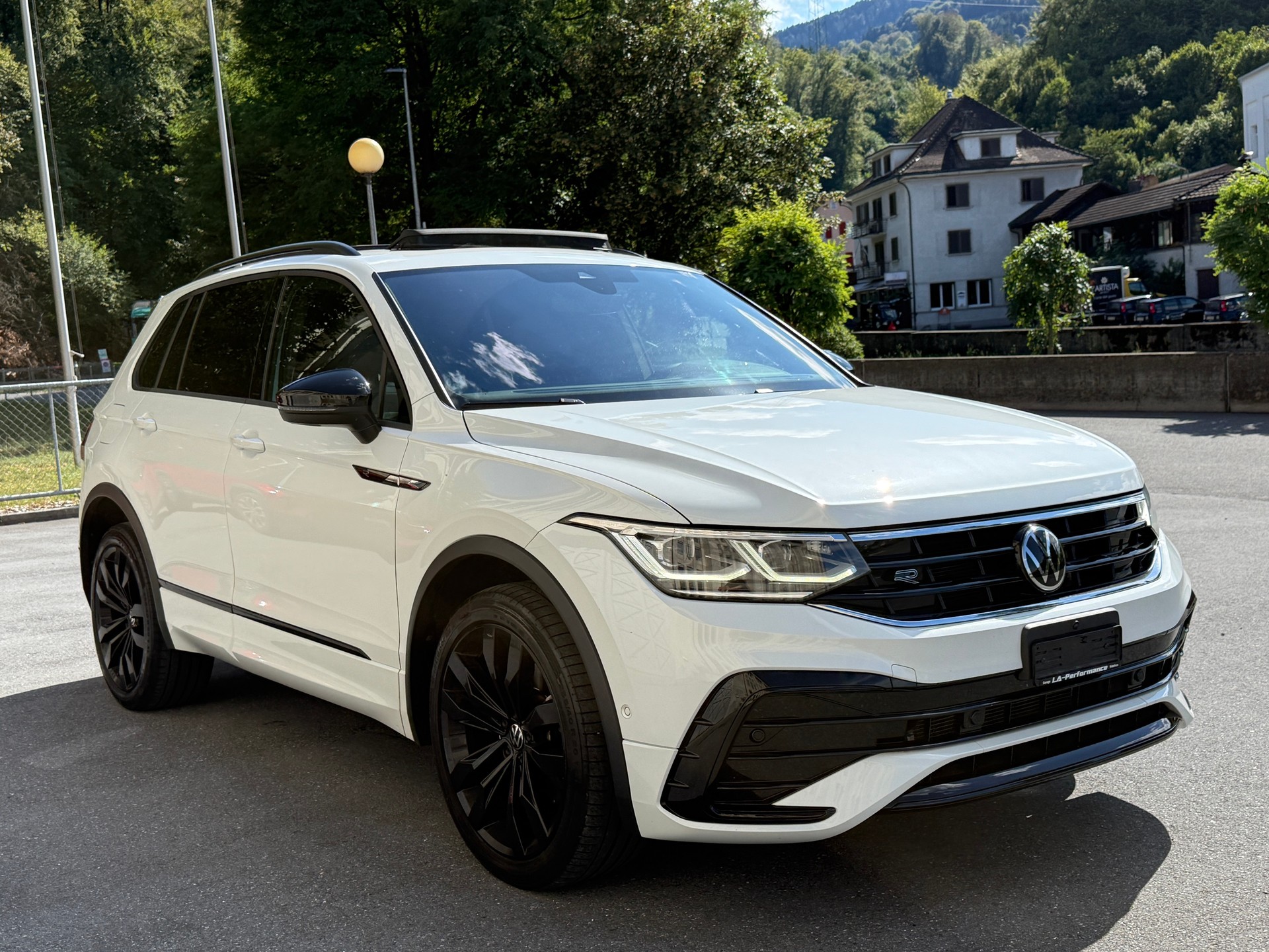 VW Tiguan 2.0 TDI SCR R-Line 4Motion DSG-image-11