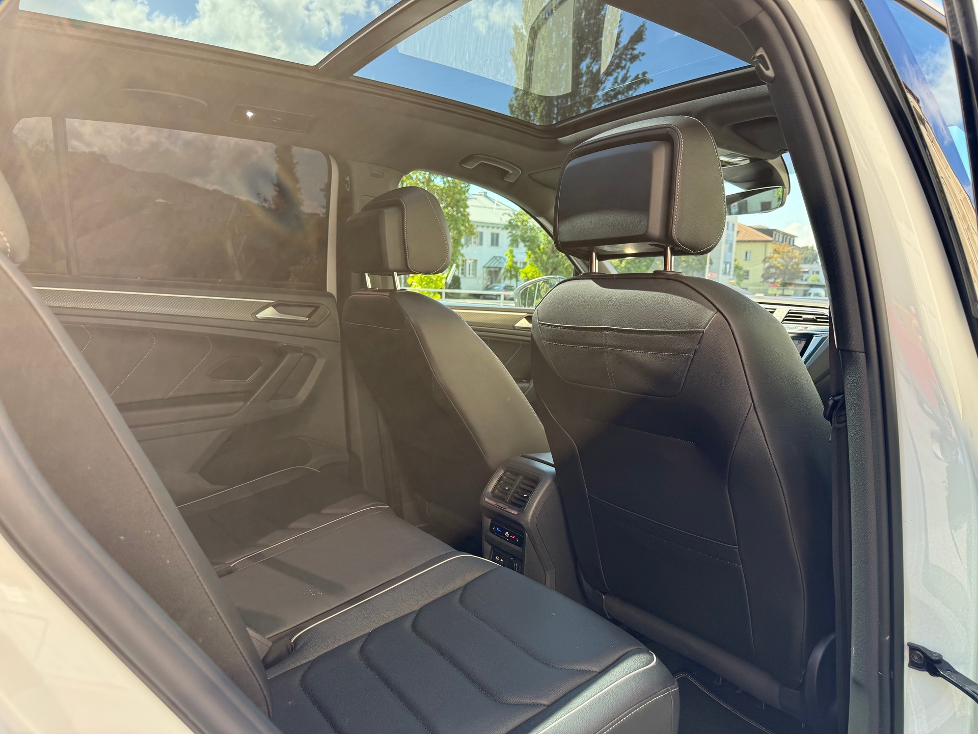 VW Tiguan 2.0 TDI SCR R-Line 4Motion DSG-image-8