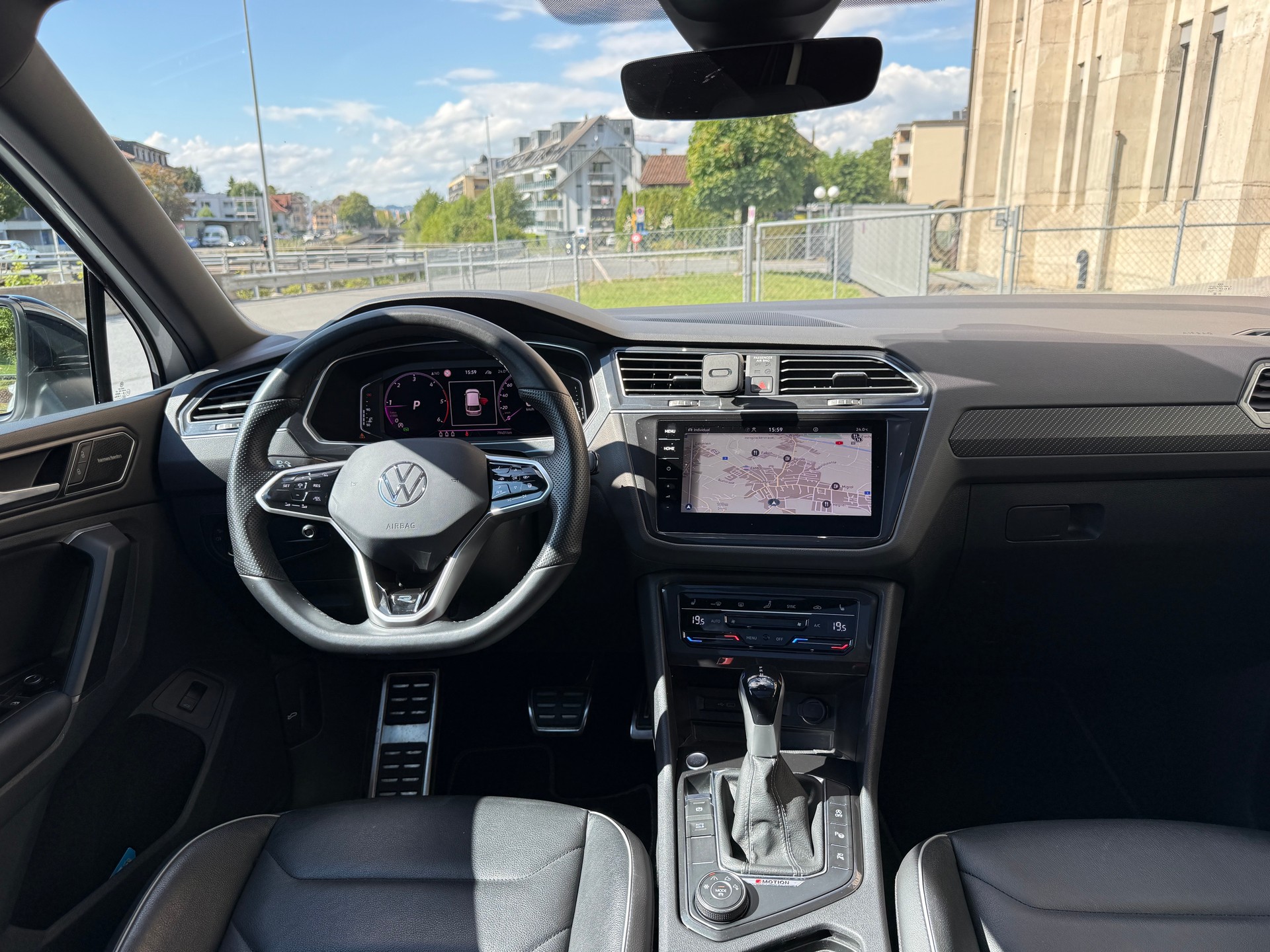 VW Tiguan 2.0 TDI SCR R-Line 4Motion DSG-image-6