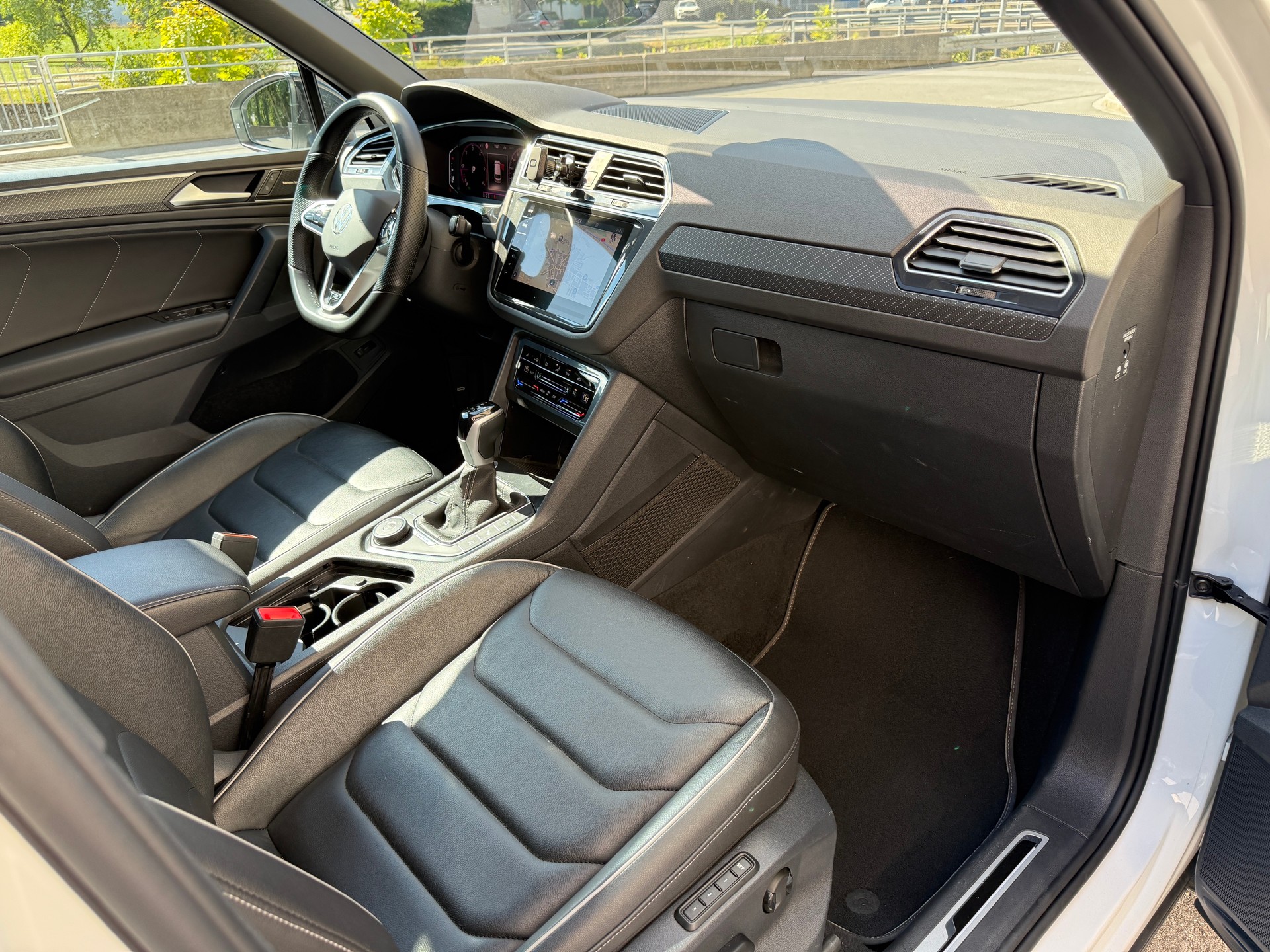 VW Tiguan 2.0 TDI SCR R-Line 4Motion DSG-image-7