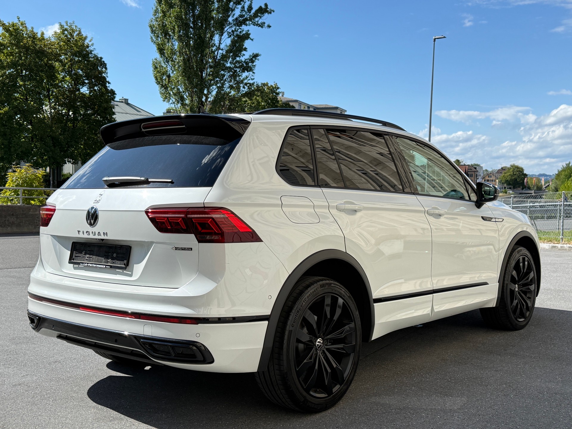 VW Tiguan 2.0 TDI SCR R-Line 4Motion DSG-image-10
