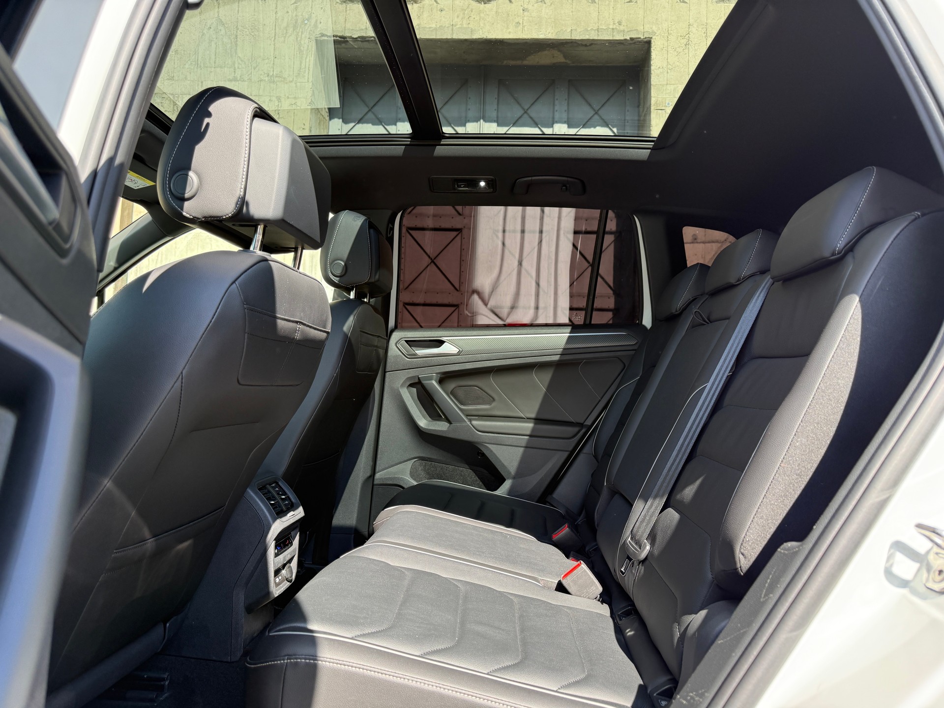 VW Tiguan 2.0 TDI SCR R-Line 4Motion DSG-image-9
