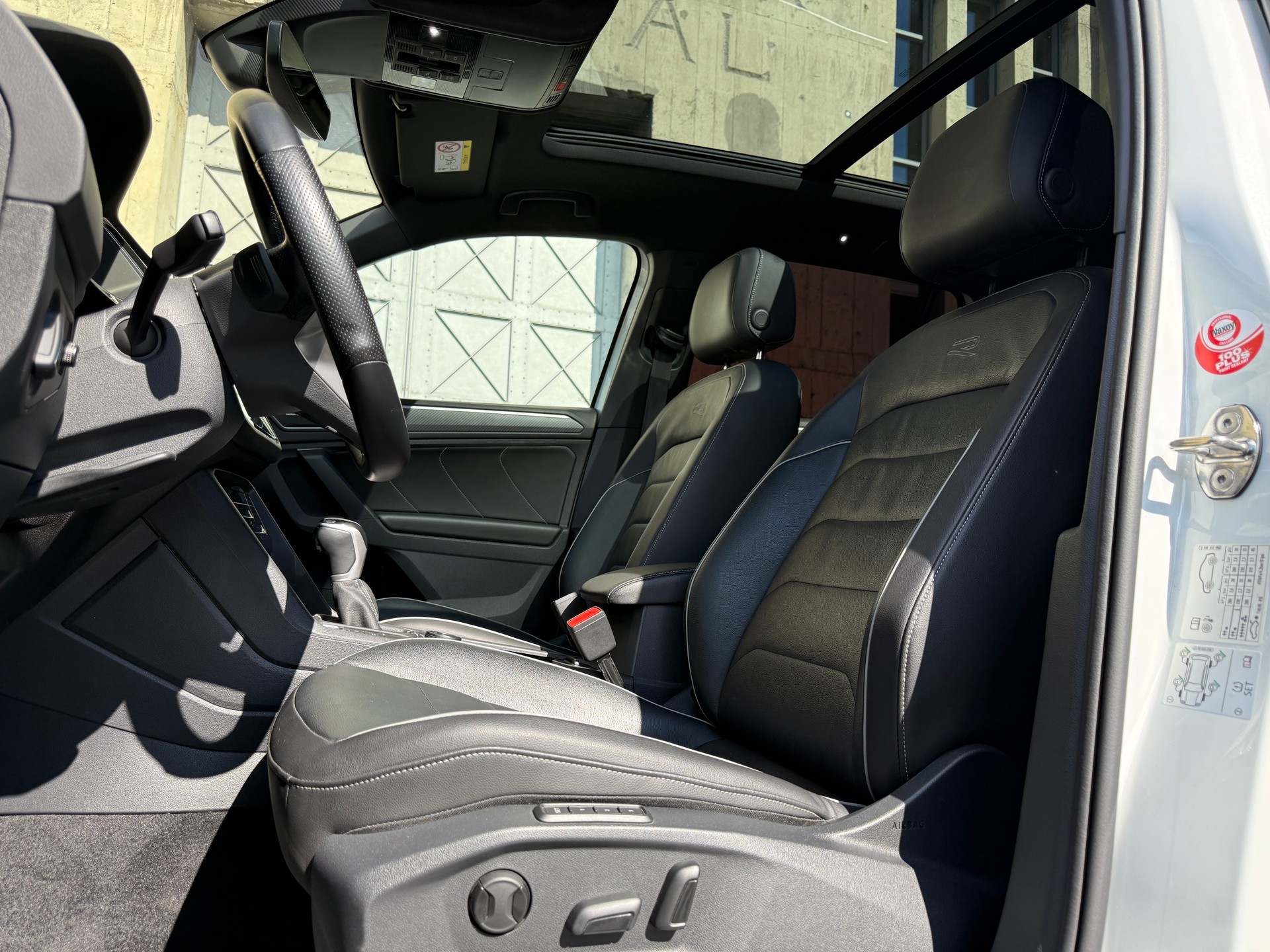 VW Tiguan 2.0 TDI SCR R-Line 4Motion DSG-image-4