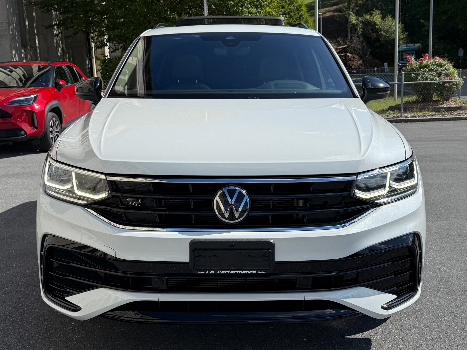 VW Tiguan 2.0 TDI SCR R-Line 4Motion DSG-image-3