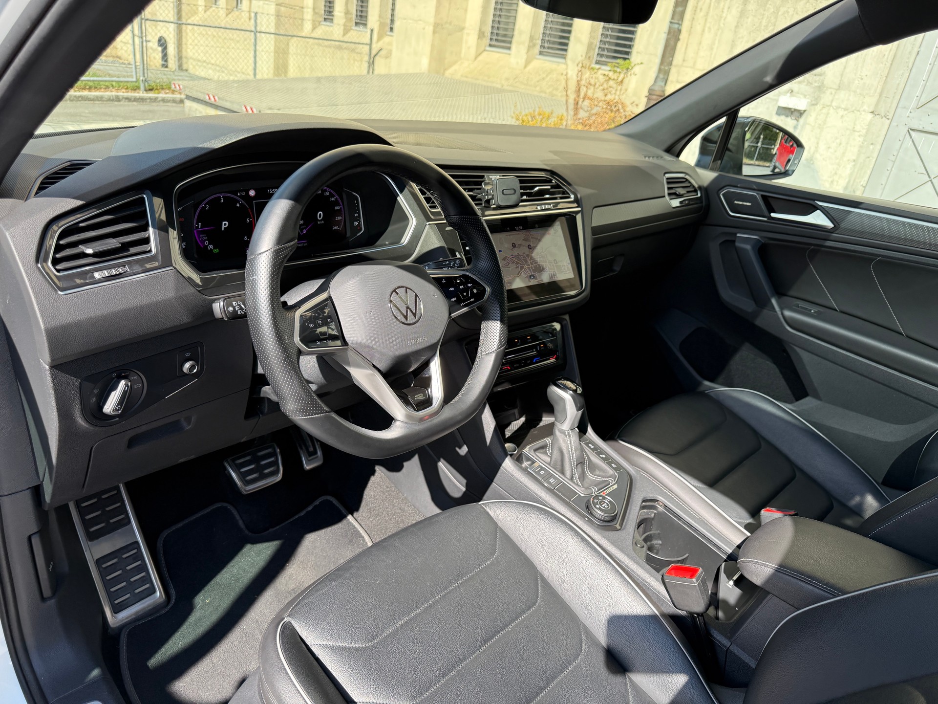 VW Tiguan 2.0 TDI SCR R-Line 4Motion DSG-image-5