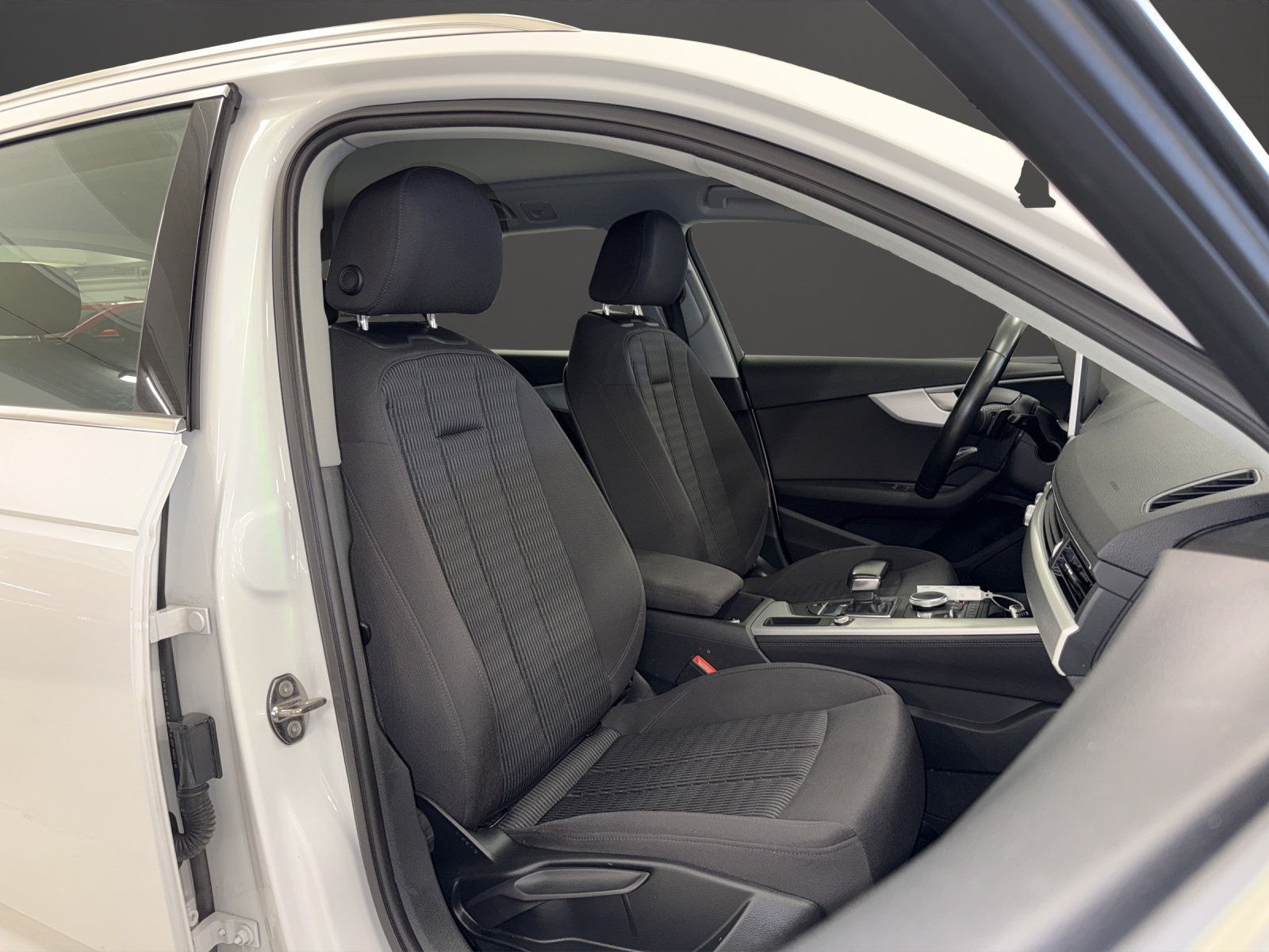AUDI A4 Avant 2.0 TDI S-tronic-image-7