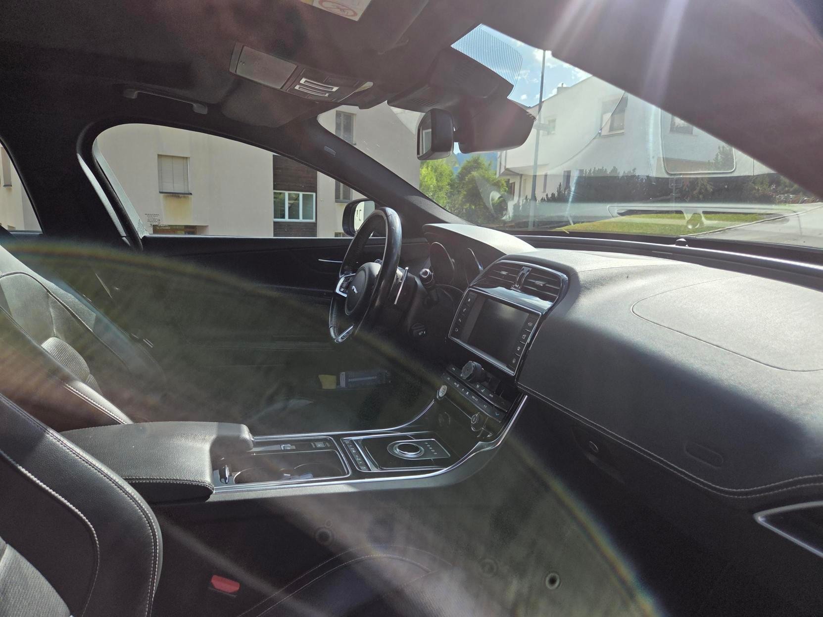 JAGUAR 2.0 D 180 R-Sport AWD-image-3