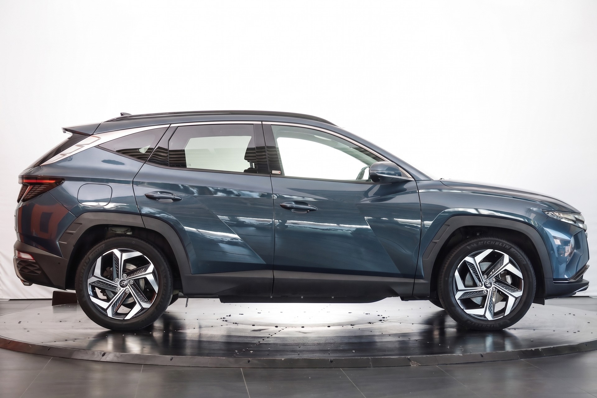 HYUNDAI Tucson 1.6 TGDI PHEV Vertex 4WD Skyroof-image-4