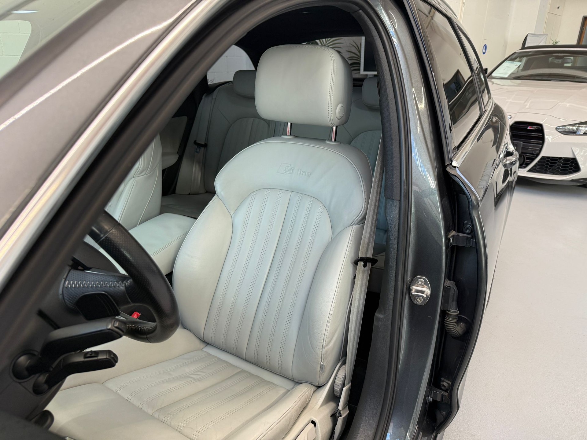 AUDI A6 Avant 3.0 TDI V6 quattro S-tronic-image-21