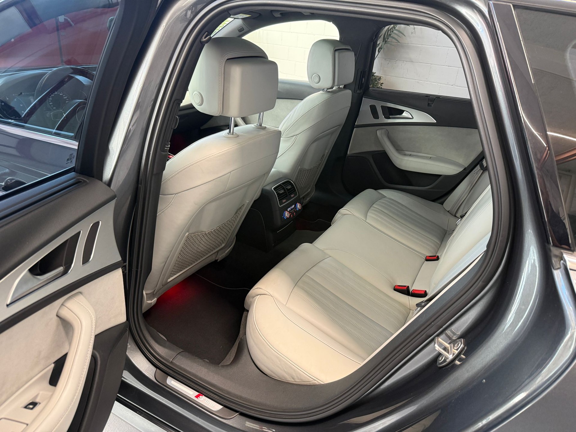 AUDI A6 Avant 3.0 TDI V6 quattro S-tronic-image-12