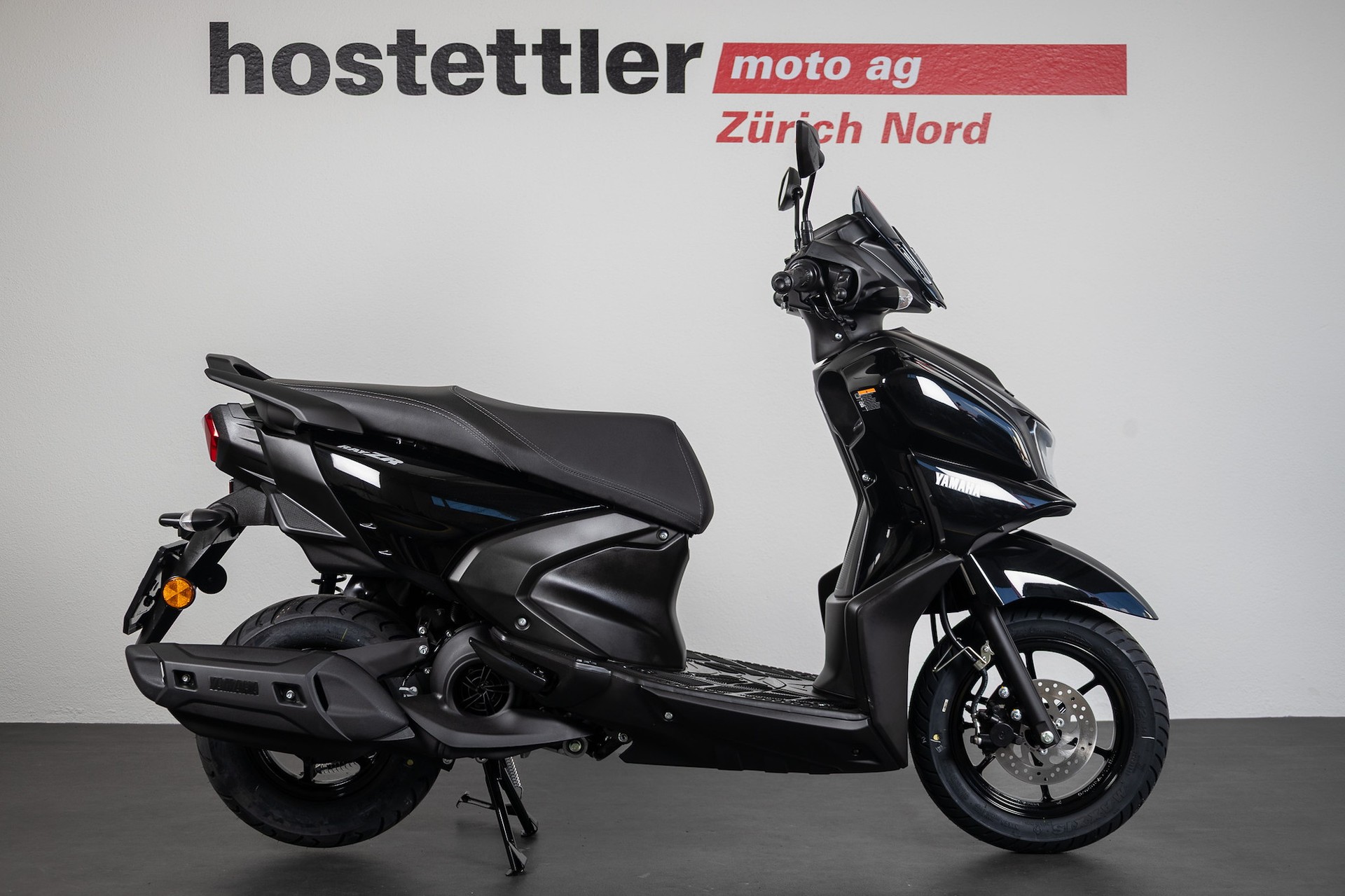 YAMAHA RayZR-showroom-element-1