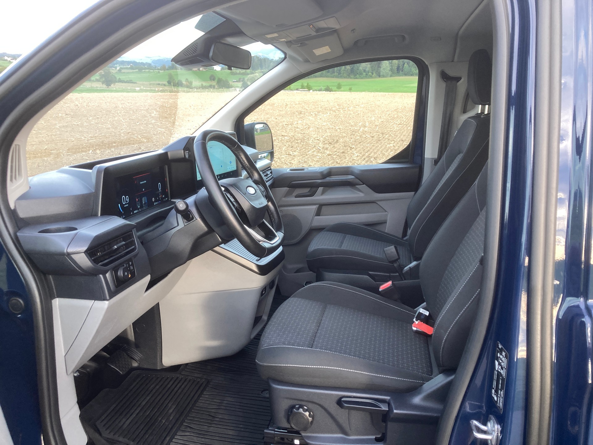 FORD Transit Custom Combi 320 L2H1 Trend Automat mit Anhängerkupplung-image-9