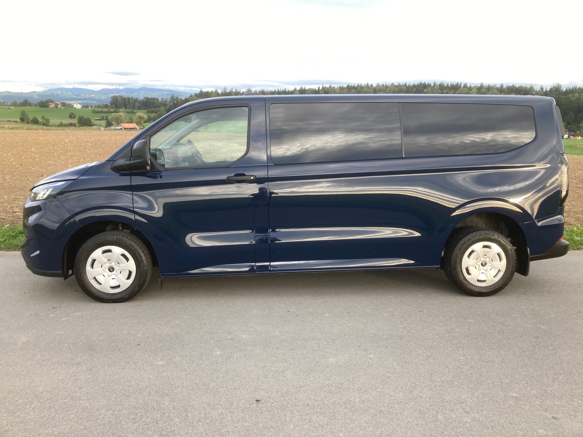 FORD Transit Custom Combi 320 L2H1 Trend Automat mit Anhängerkupplung-image-4