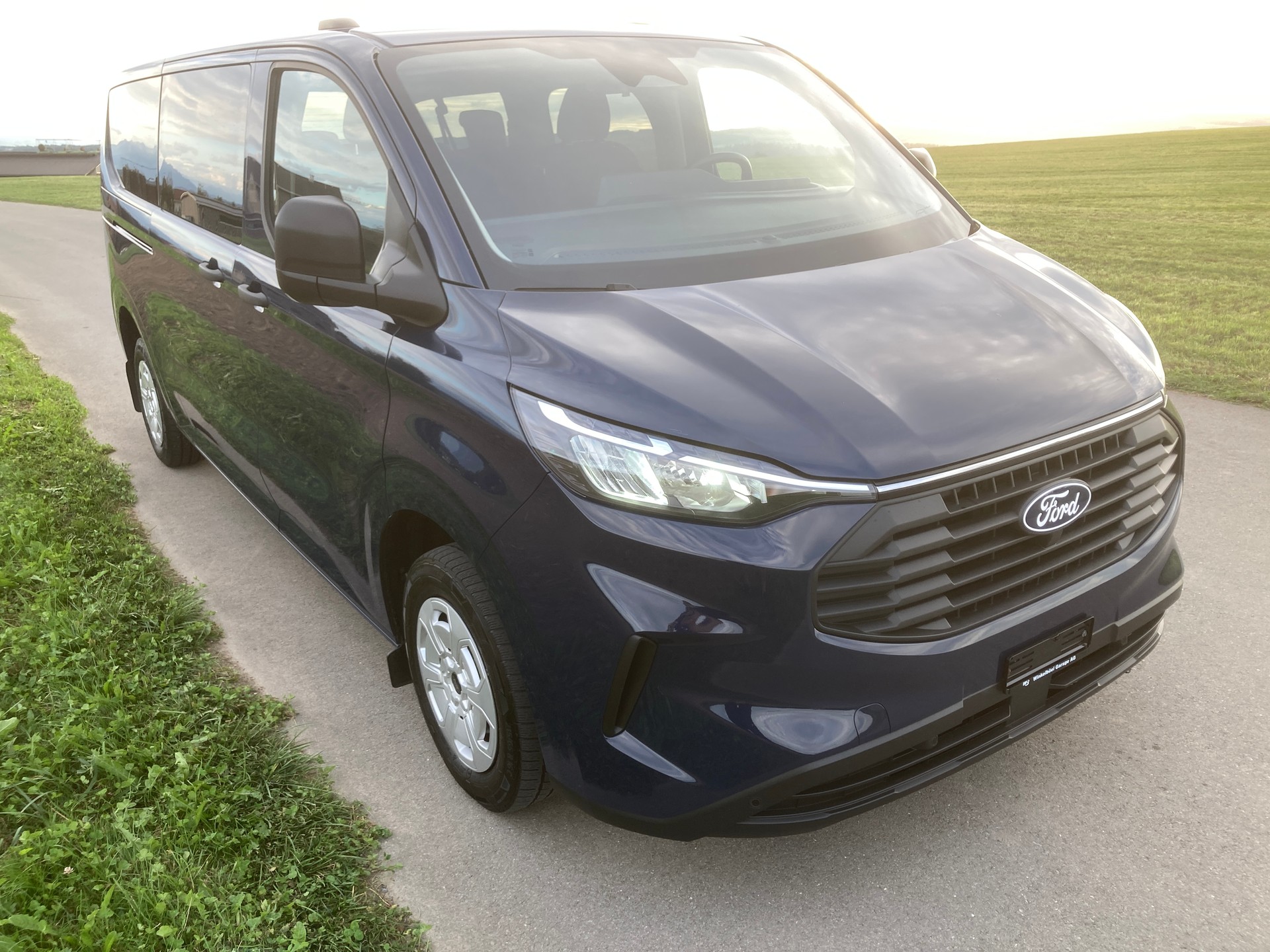 FORD Transit Custom Combi 320 L2H1 Trend Automat mit Anhängerkupplung-image-1
