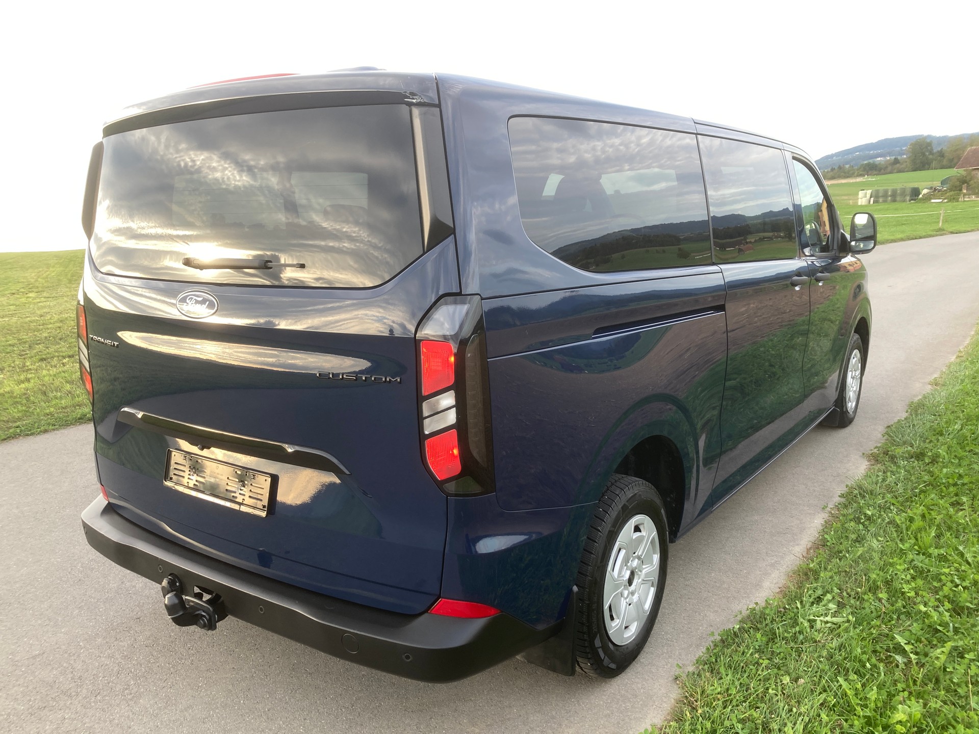 FORD Transit Custom Combi 320 L2H1 Trend Automat mit Anhängerkupplung-image-2