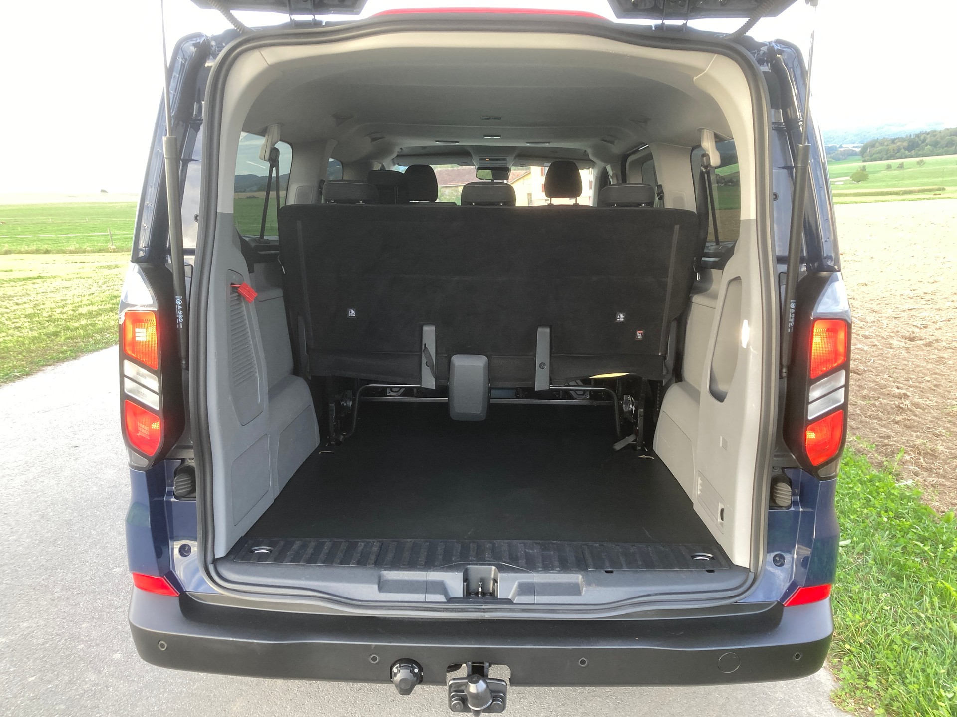 FORD Transit Custom Combi 320 L2H1 Trend Automat mit Anhängerkupplung-image-6
