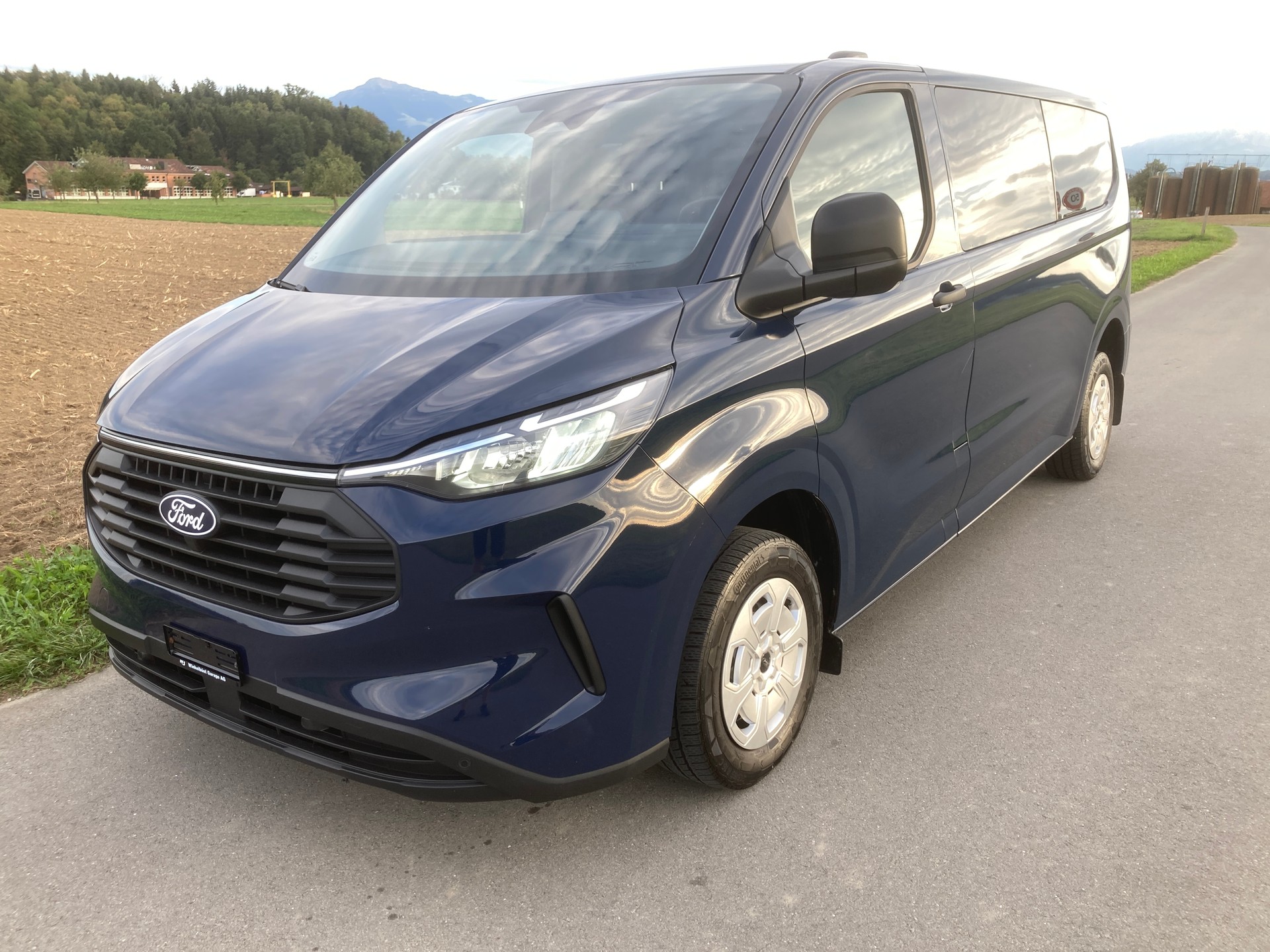 FORD Transit Custom Combi 320 L2H1 Trend Automat mit Anhängerkupplung-image-0