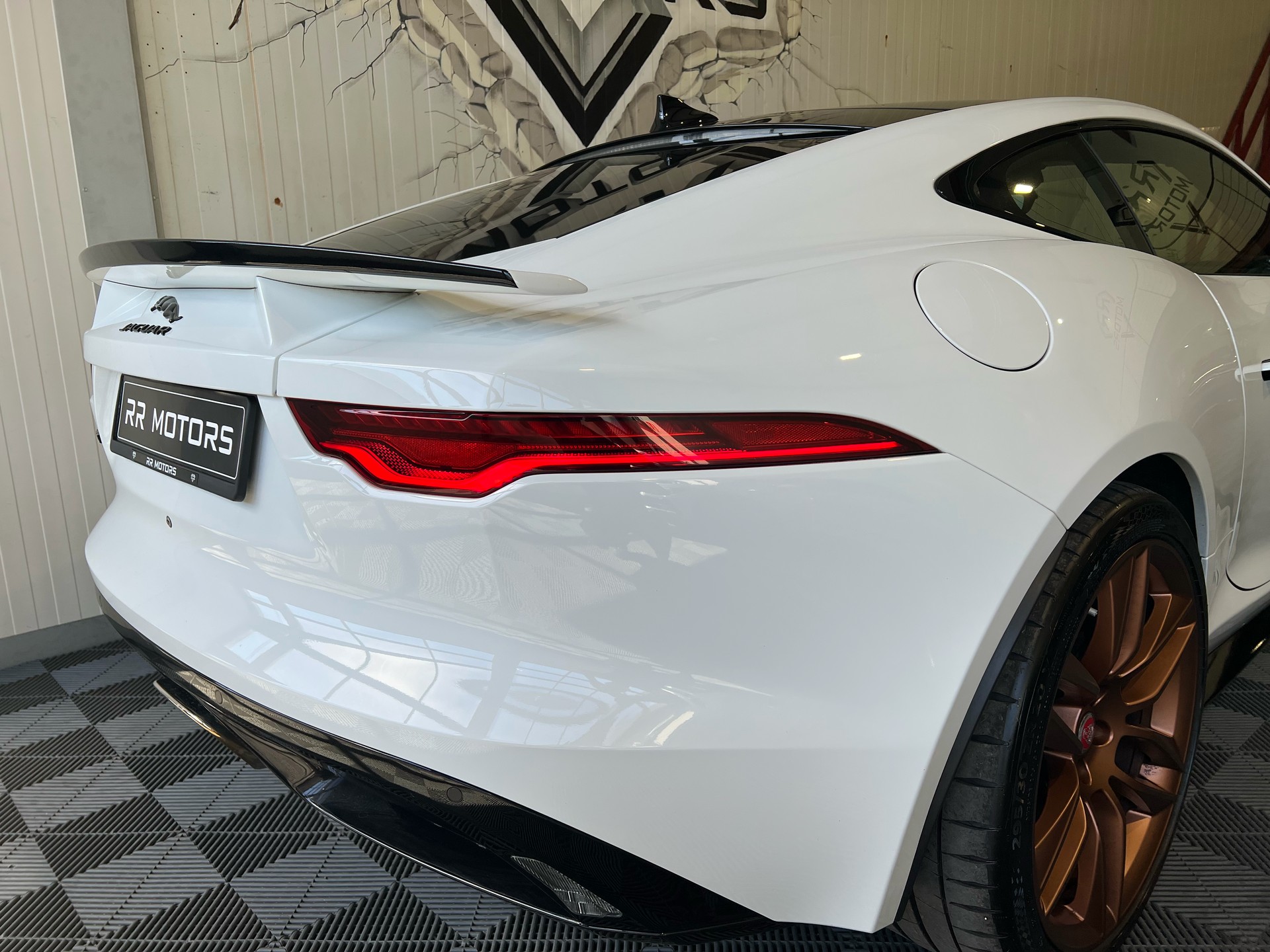 JAGUAR F-Type Coupé 2.0 I4 R-Dynamic Automatik-image-4