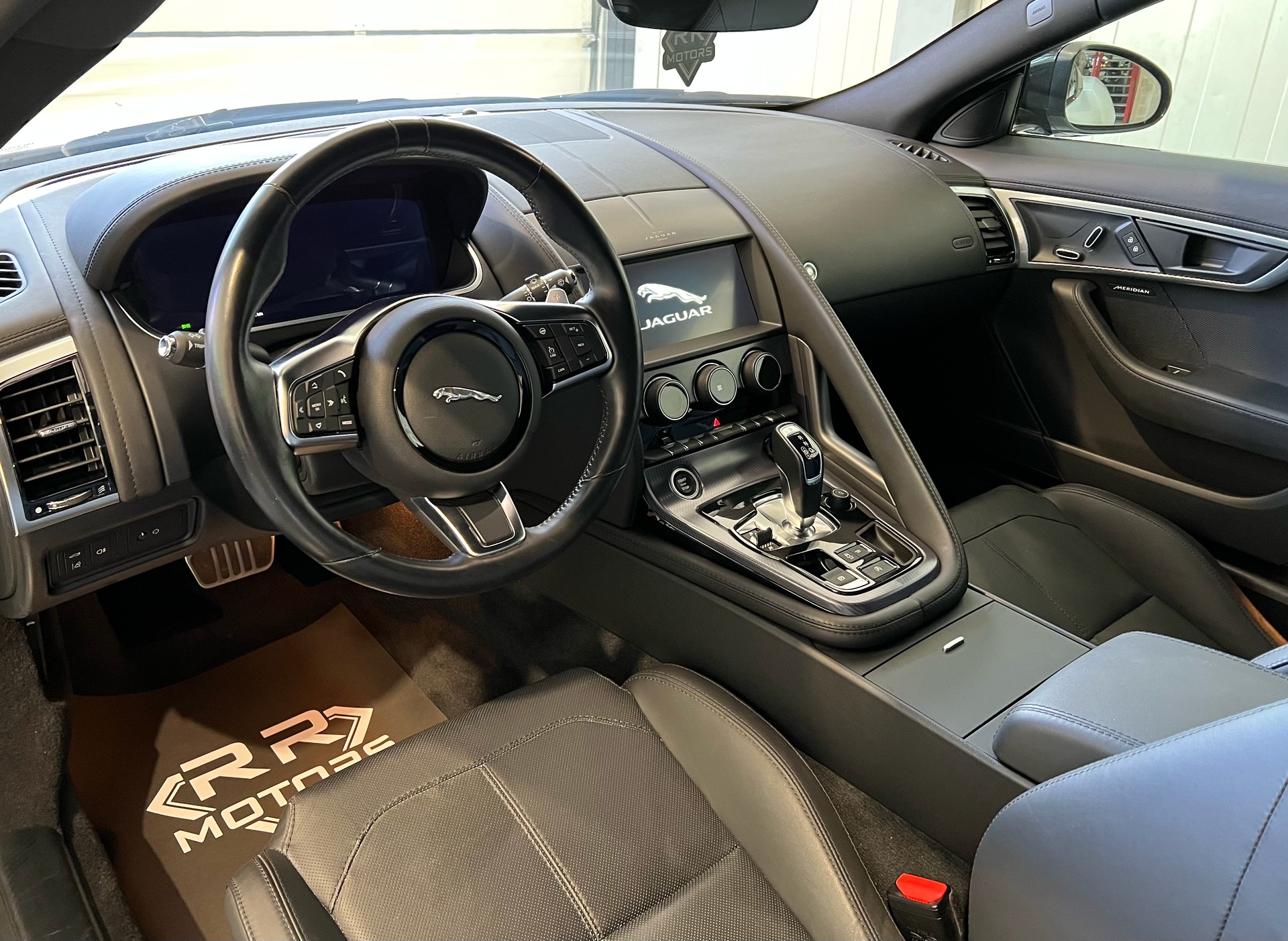 JAGUAR F-Type Coupé 2.0 I4 R-Dynamic Automatik-image-13