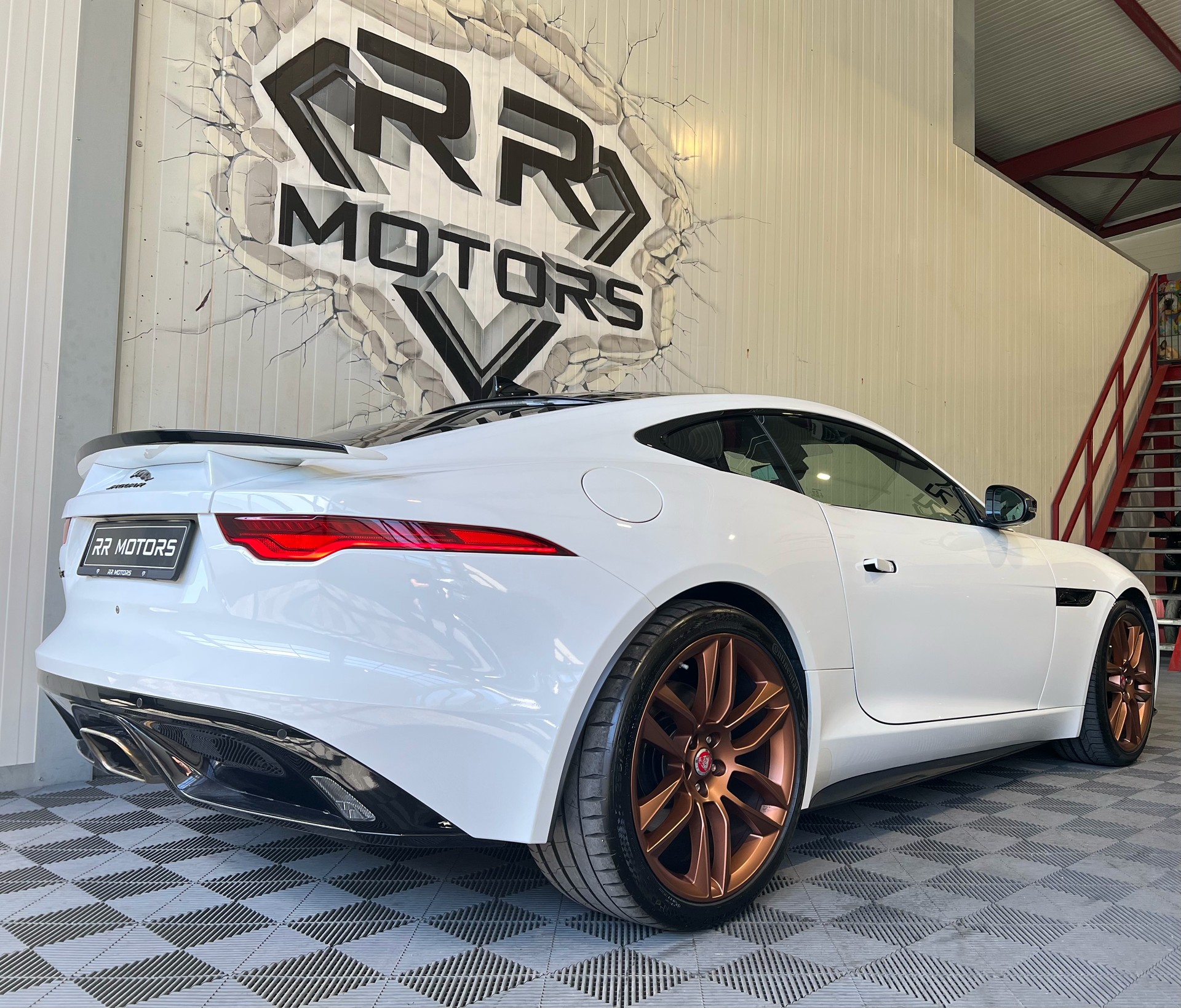 JAGUAR F-Type Coupé 2.0 I4 R-Dynamic Automatik-image-3