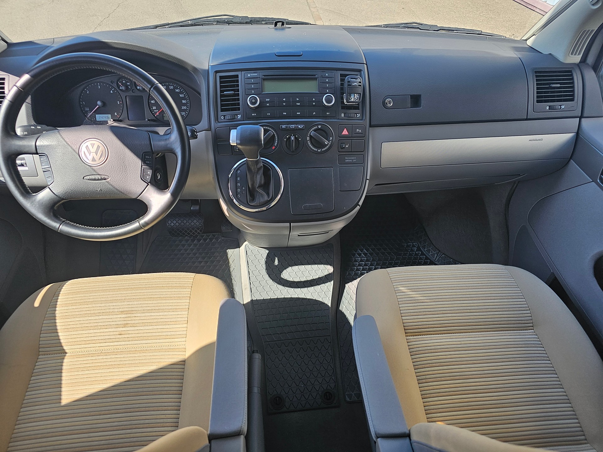VW T5 California 2.5 TDI Automat-image-13
