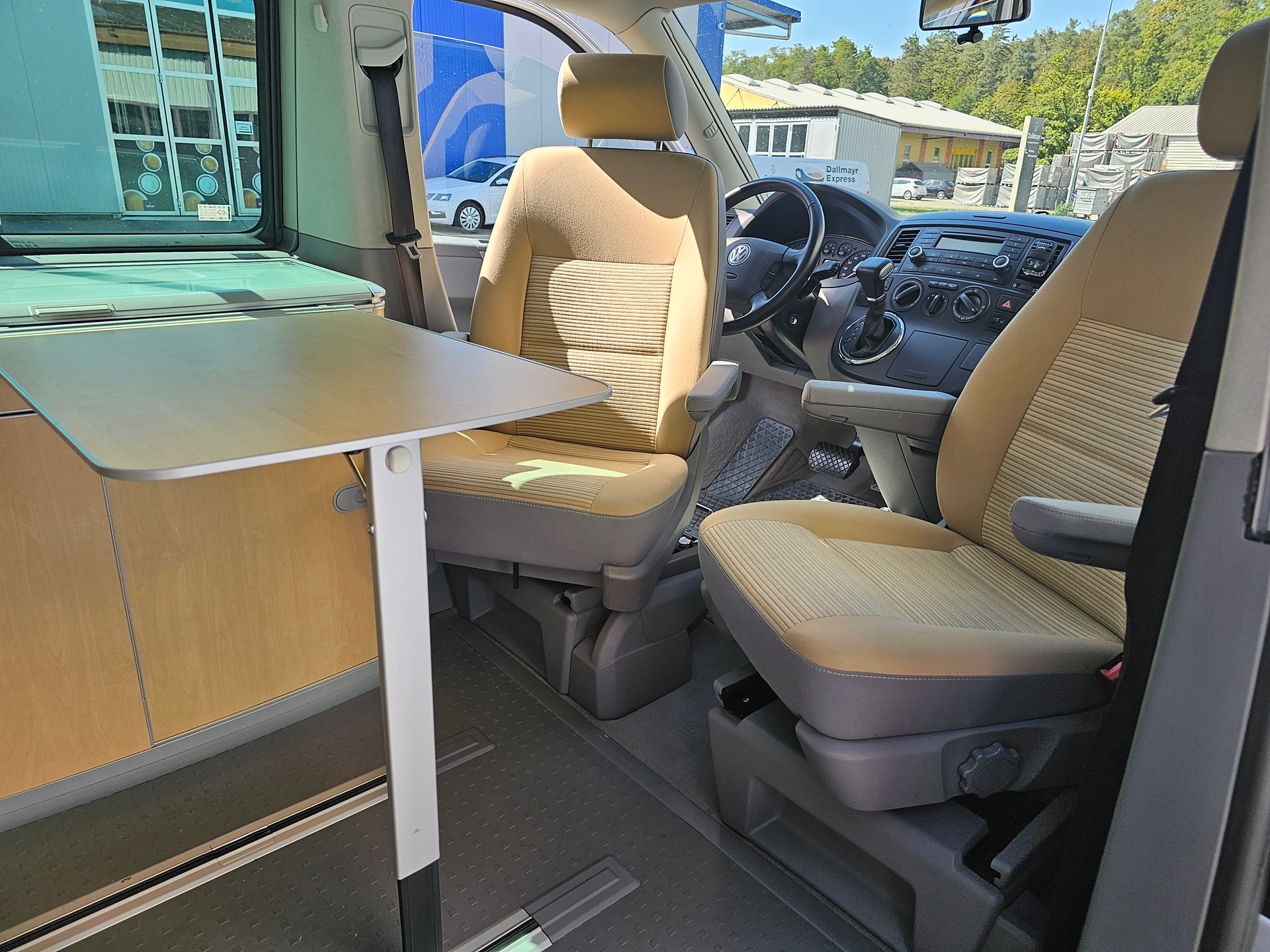 VW T5 California 2.5 TDI Automat-image-9